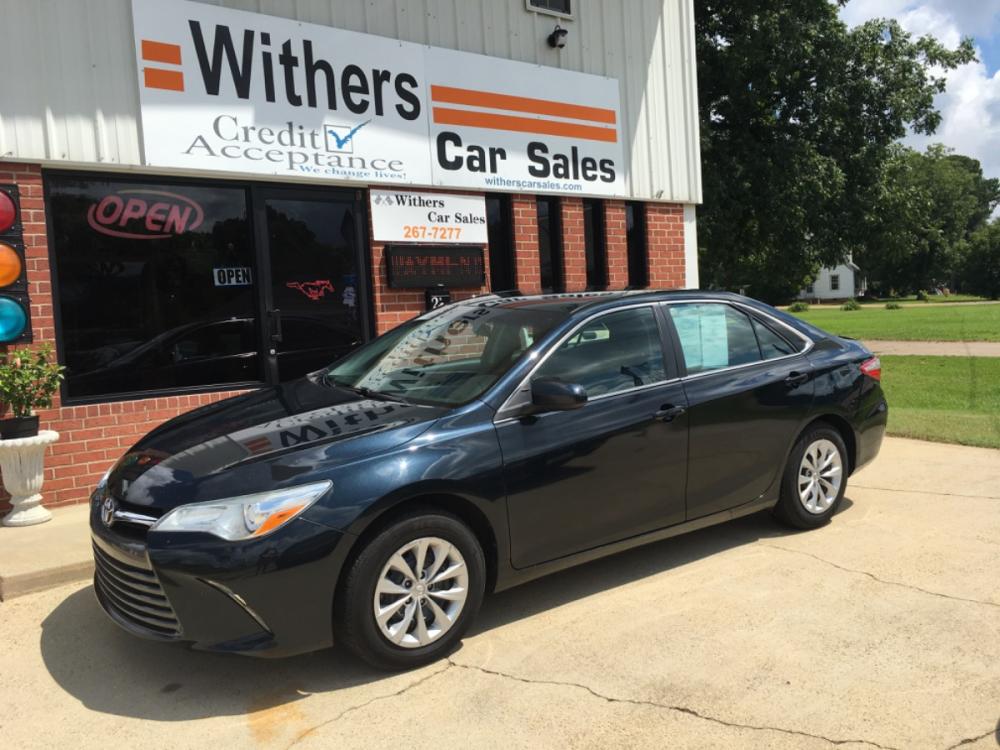 2017 Blue /Black Toyota Camry SE (4T1BF1FK7HU) with an 2.5L L4 DOHC 16V engine, 6A transmission, located at 204 Hwy. 16 East, Carthage, MS, 39051, (601) 267-7277, 0.000000, 0.000000 - Photo #0