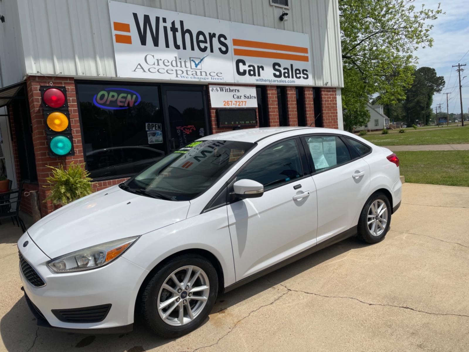 2016 White /Black Ford Focus SE Sedan (1FADP3F27GL) with an 2.0L L4 DOHC 16V engine, A transmission, located at 204 Hwy. 16 East, Carthage, MS, 39051, (601) 267-7277, 0.000000, 0.000000 - Photo #0