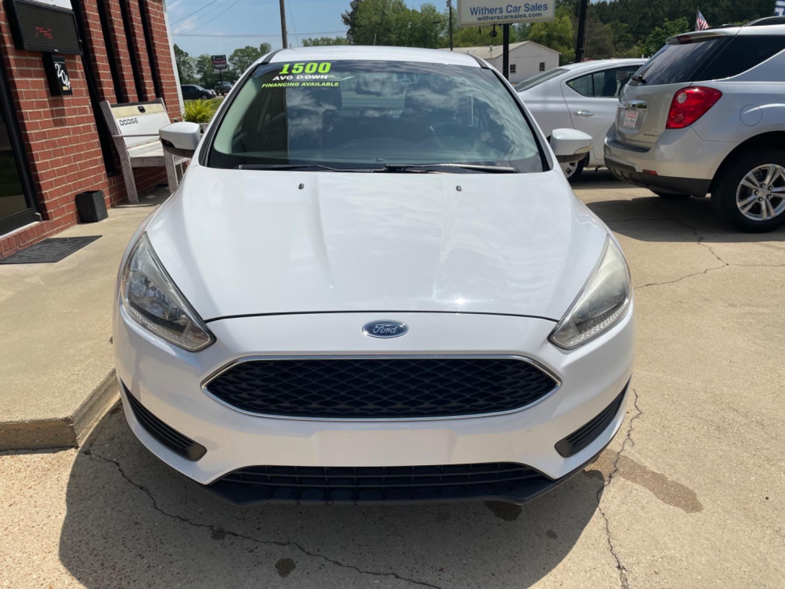 2016 White /Black Ford Focus SE Sedan (1FADP3F27GL) with an 2.0L L4 DOHC 16V engine, A transmission, located at 204 Hwy. 16 East, Carthage, MS, 39051, (601) 267-7277, 0.000000, 0.000000 - Photo #2