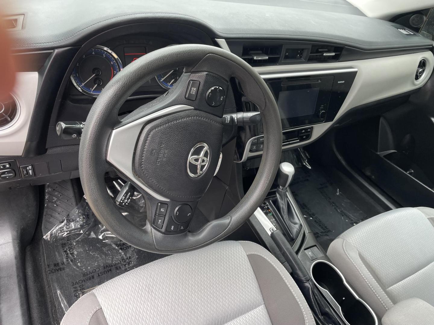 2017 Blue /Black Toyota Corolla SE CVT (5YFBURHE3HP) with an 1.8L L4 DOHC 16V engine, CVT transmission, located at 204 Hwy. 16 East, Carthage, MS, 39051, (601) 267-7277, 0.000000, 0.000000 - Photo#5