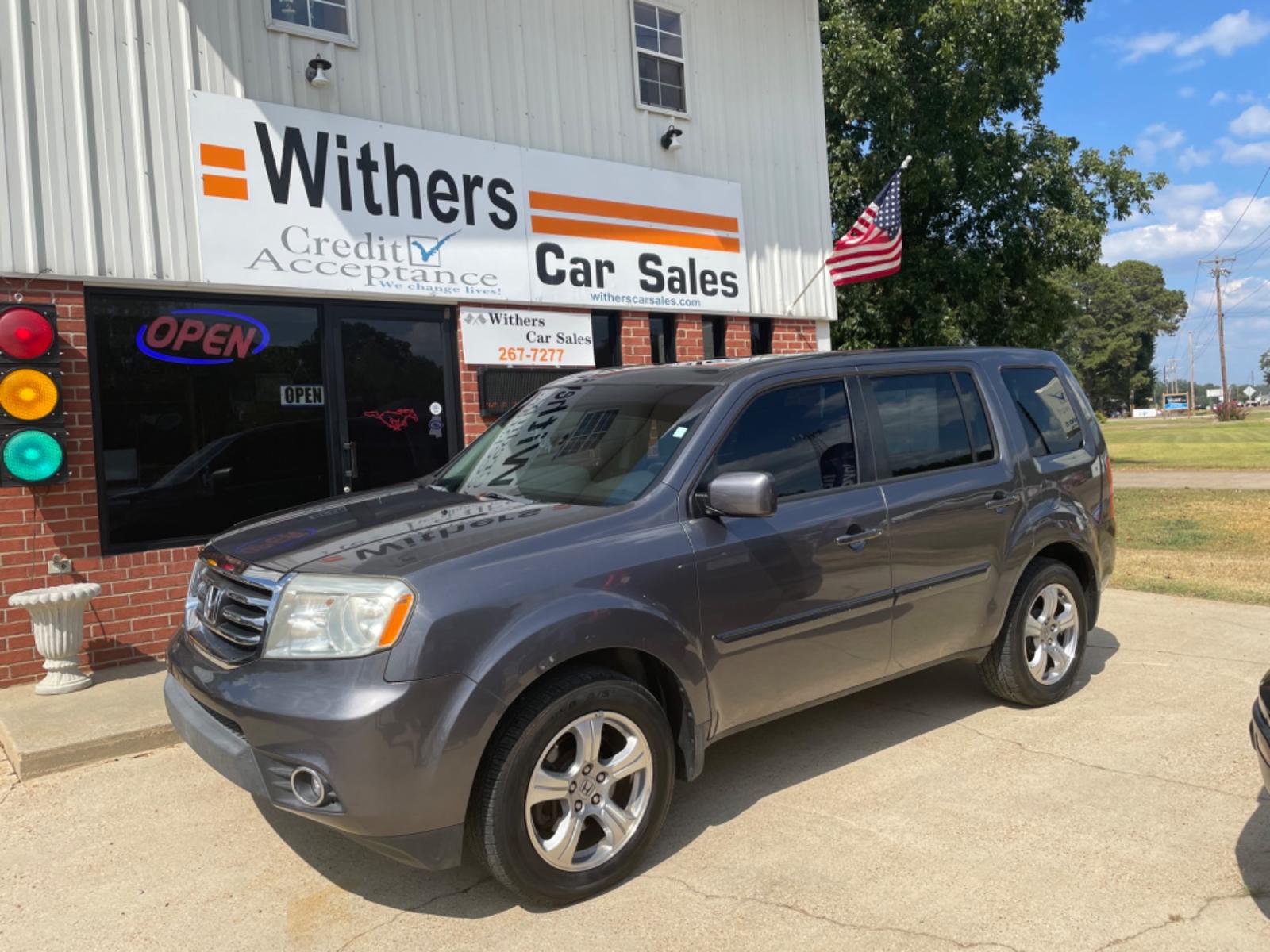 2014 Gray /Black Honda Pilot EX-L 2WD 5-Spd AT (5FNYF3H56EB) with an 3.5L V6 SOHC 24V engine, 5-Speed Automatic transmission, located at 204 Hwy. 16 East, Carthage, MS, 39051, (601) 267-7277, 0.000000, 0.000000 - Photo #0