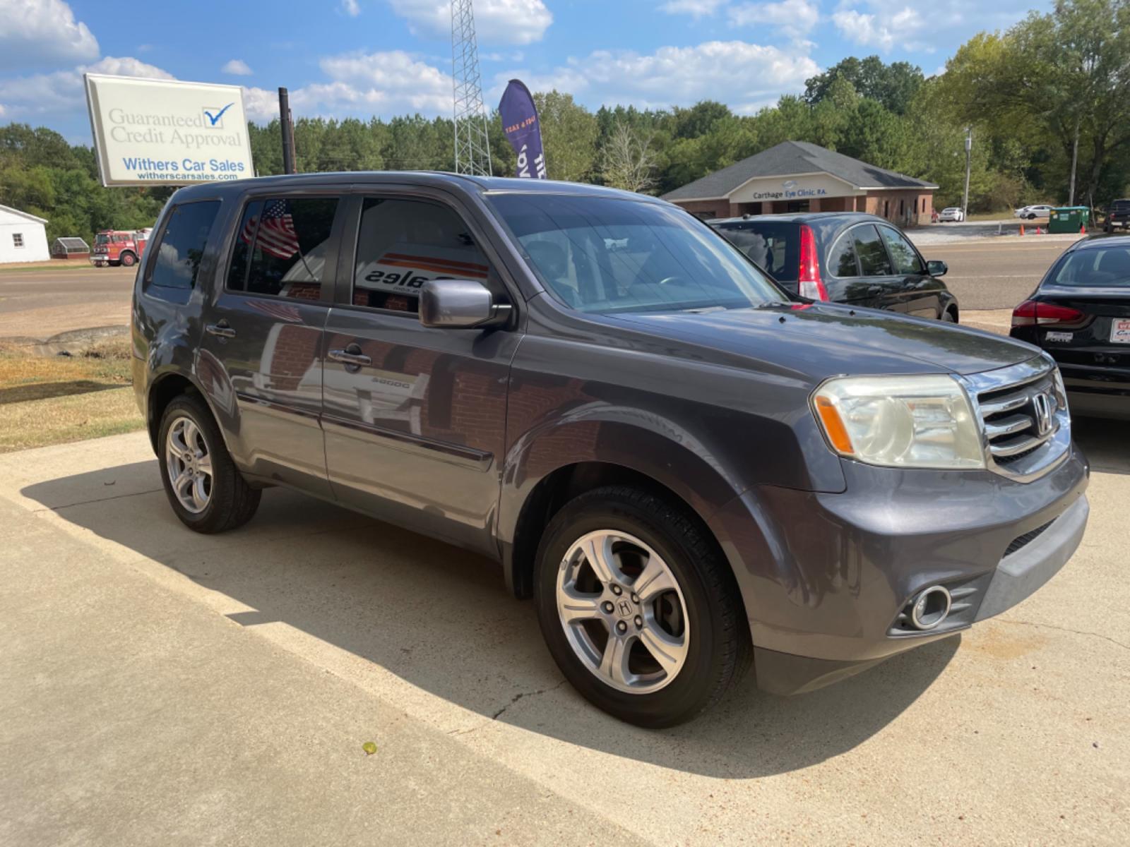 2014 Gray /Black Honda Pilot EX-L 2WD 5-Spd AT (5FNYF3H56EB) with an 3.5L V6 SOHC 24V engine, 5-Speed Automatic transmission, located at 204 Hwy. 16 East, Carthage, MS, 39051, (601) 267-7277, 0.000000, 0.000000 - Photo #1