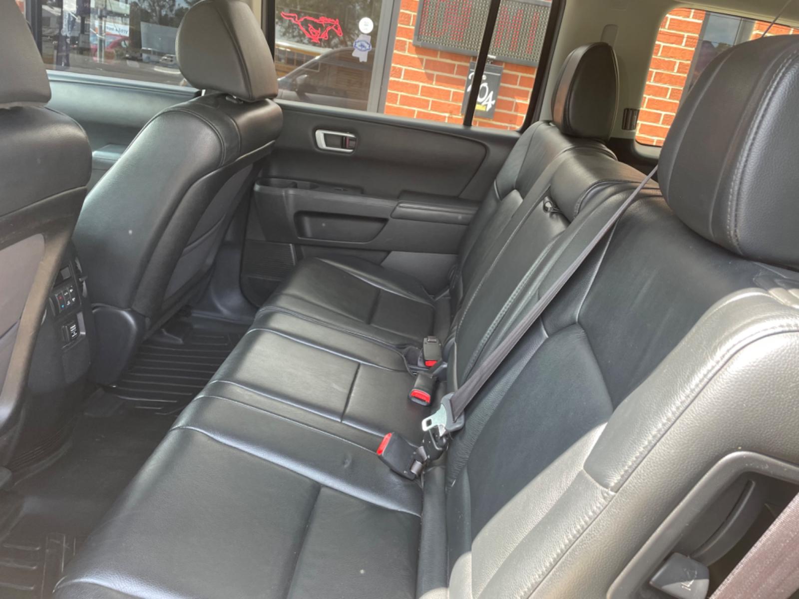 2014 Gray /Black Honda Pilot EX-L 2WD 5-Spd AT (5FNYF3H56EB) with an 3.5L V6 SOHC 24V engine, 5-Speed Automatic transmission, located at 204 Hwy. 16 East, Carthage, MS, 39051, (601) 267-7277, 0.000000, 0.000000 - Photo #6