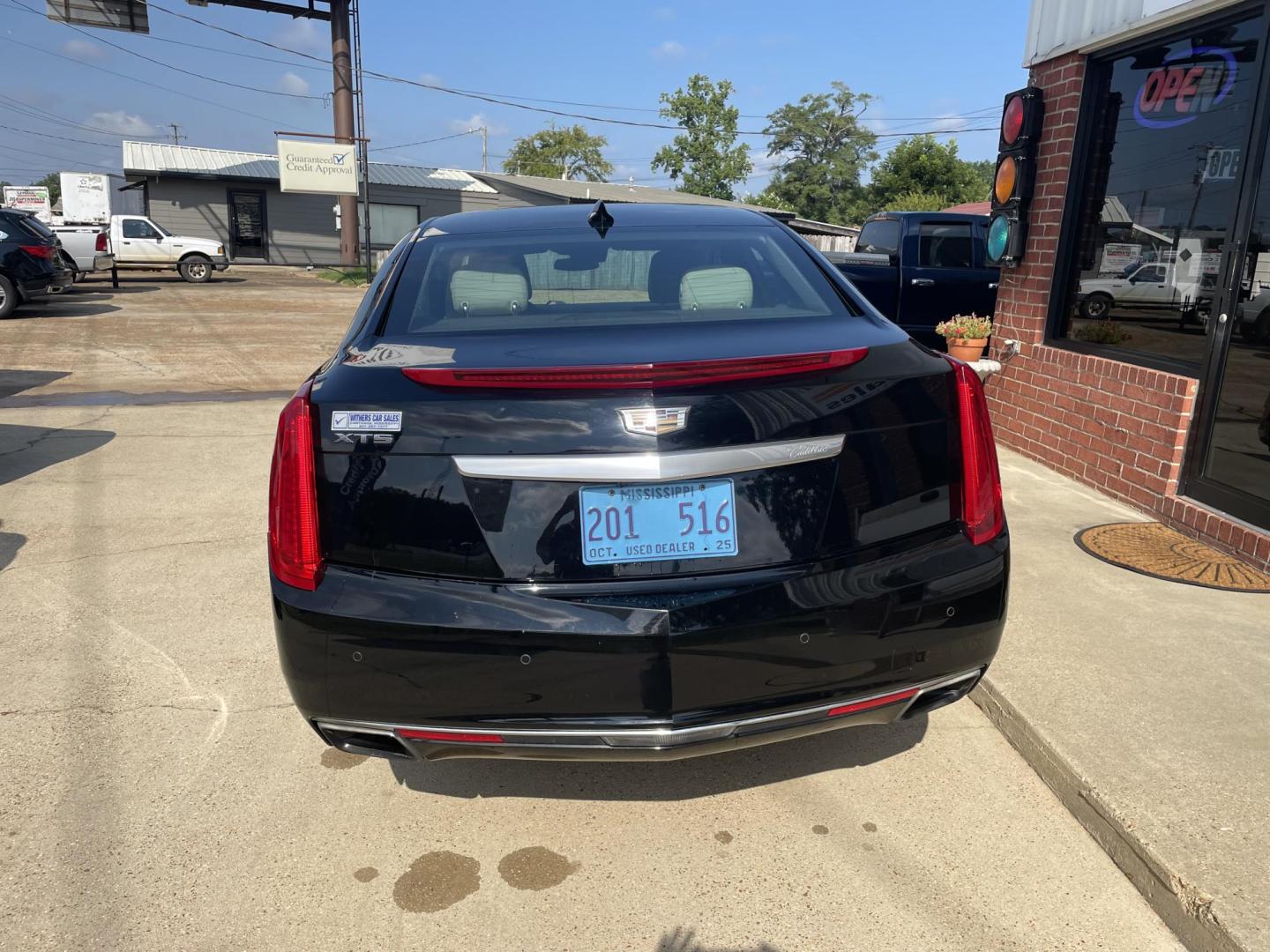 2016 Black /Beige Cadillac XTS (2G61M5S34G9) with an 3.6L engine, Auto transmission, located at 204 Hwy. 16 East, Carthage, MS, 39051, (601) 267-7277, 0.000000, 0.000000 - Photo#3