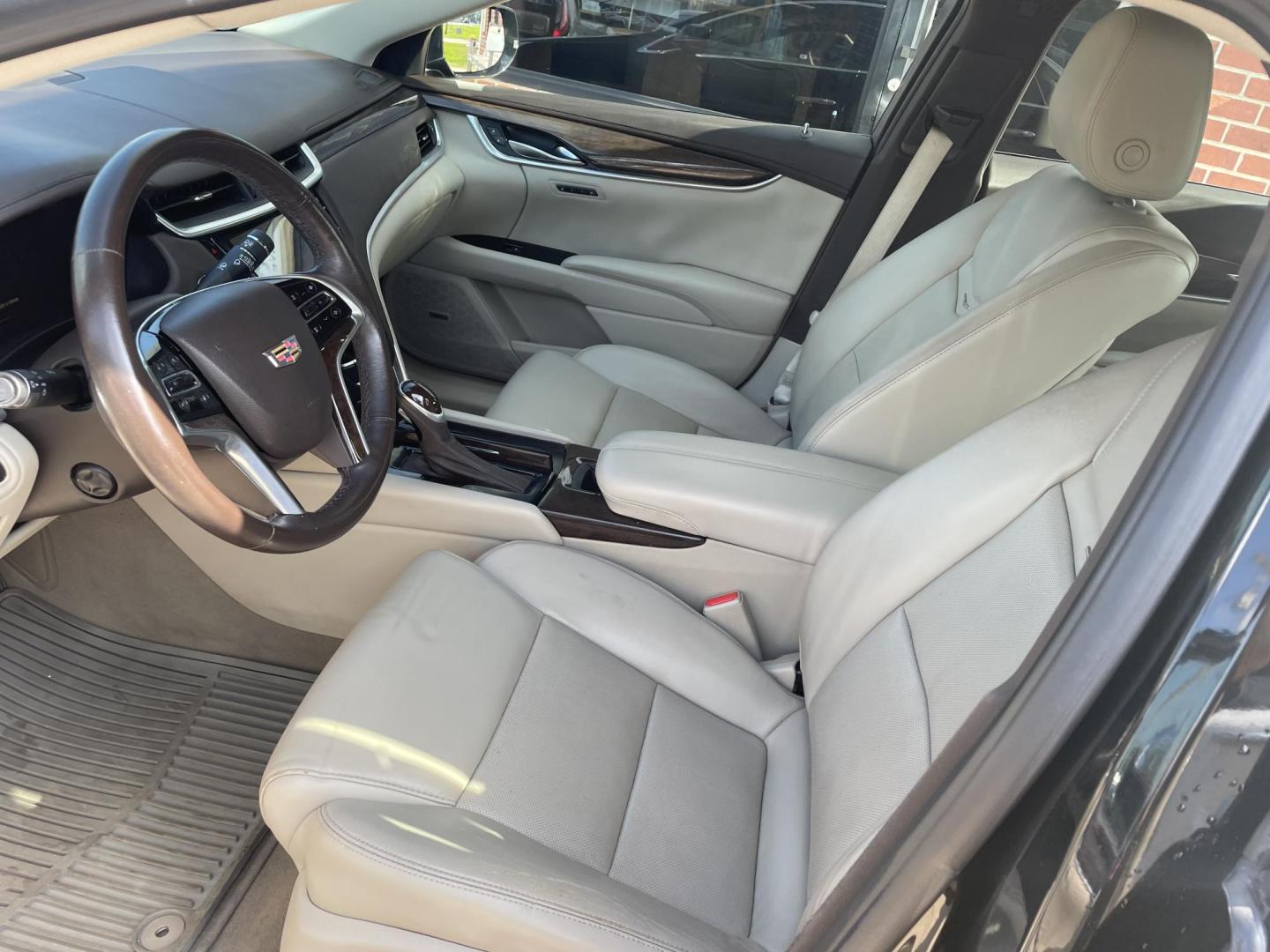 2016 Black /Beige Cadillac XTS (2G61M5S34G9) with an 3.6L engine, Auto transmission, located at 204 Hwy. 16 East, Carthage, MS, 39051, (601) 267-7277, 0.000000, 0.000000 - Photo#4