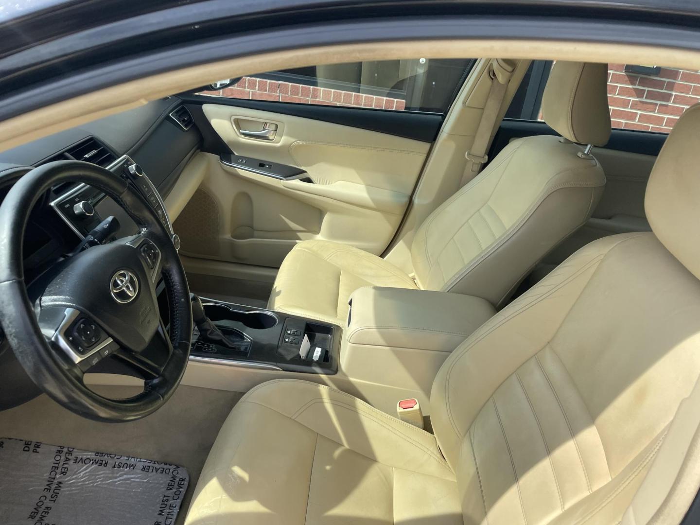 2016 Black /Tan Toyota Camry XSE (4T4BF1FK6GR) with an 2.5L L4 DOHC 16V engine, 6A transmission, located at 204 Hwy. 16 East, Carthage, MS, 39051, (601) 267-7277, 0.000000, 0.000000 - Photo#5