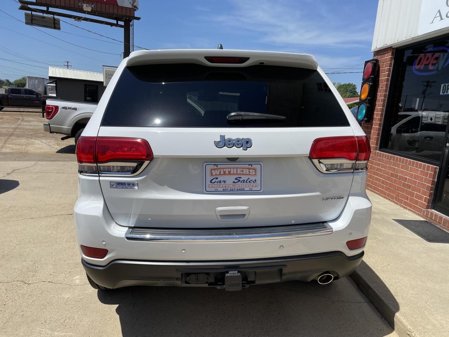 2016 White /Black Jeep Grand Cherokee Limited 2WD (1C4RJEBG2GC) with an 3.6L V6 DOHC 24V engine, 8A transmission, located at 204 Hwy. 16 East, Carthage, MS, 39051, (601) 267-7277, 0.000000, 0.000000 - Photo#3