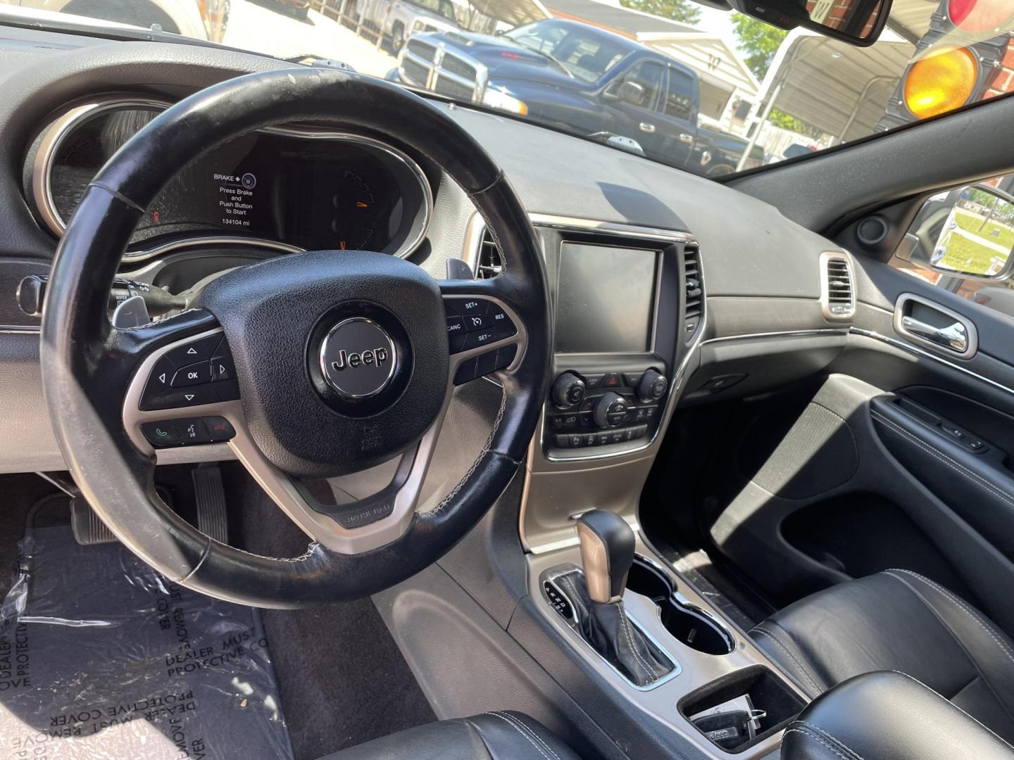 2016 White /Black Jeep Grand Cherokee Limited 2WD (1C4RJEBG2GC) with an 3.6L V6 DOHC 24V engine, 8A transmission, located at 204 Hwy. 16 East, Carthage, MS, 39051, (601) 267-7277, 0.000000, 0.000000 - Photo#5