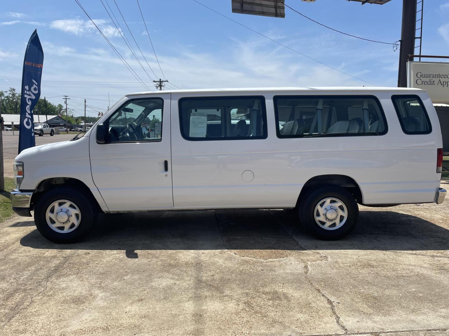 2012 White /Gray Ford E-Series Wagon E-350 XLT Super Duty Extended (1FBSS3BL0CD) with an 5.4L V8 SOHC 16V FFV engine, Auto transmission, located at 204 Hwy. 16 East, Carthage, MS, 39051, (601) 267-7277, 0.000000, 0.000000 - Photo#0