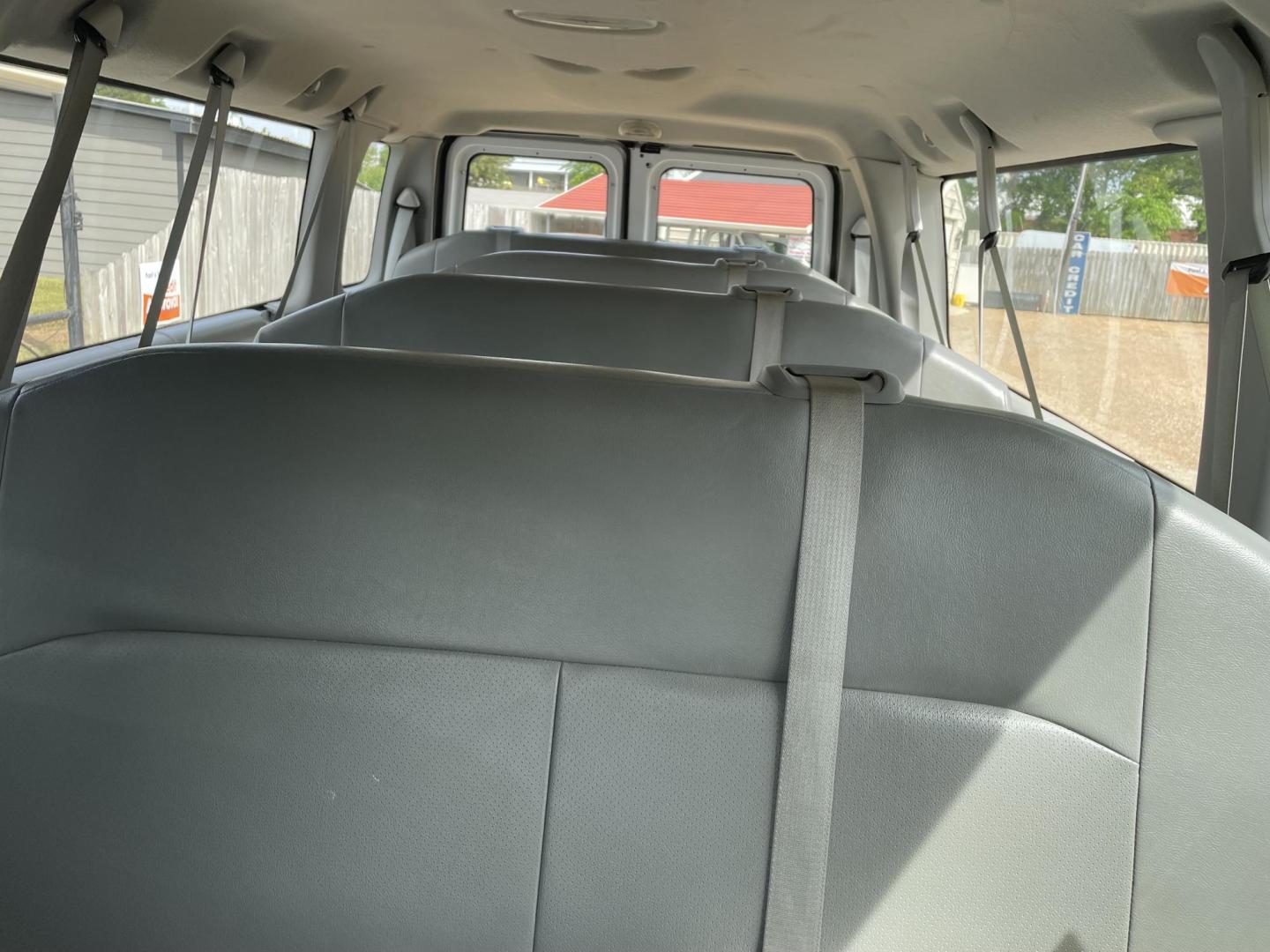 2012 White /Gray Ford E-Series Wagon E-350 XLT Super Duty Extended (1FBSS3BL0CD) with an 5.4L V8 SOHC 16V FFV engine, Auto transmission, located at 204 Hwy. 16 East, Carthage, MS, 39051, (601) 267-7277, 0.000000, 0.000000 - Photo#7