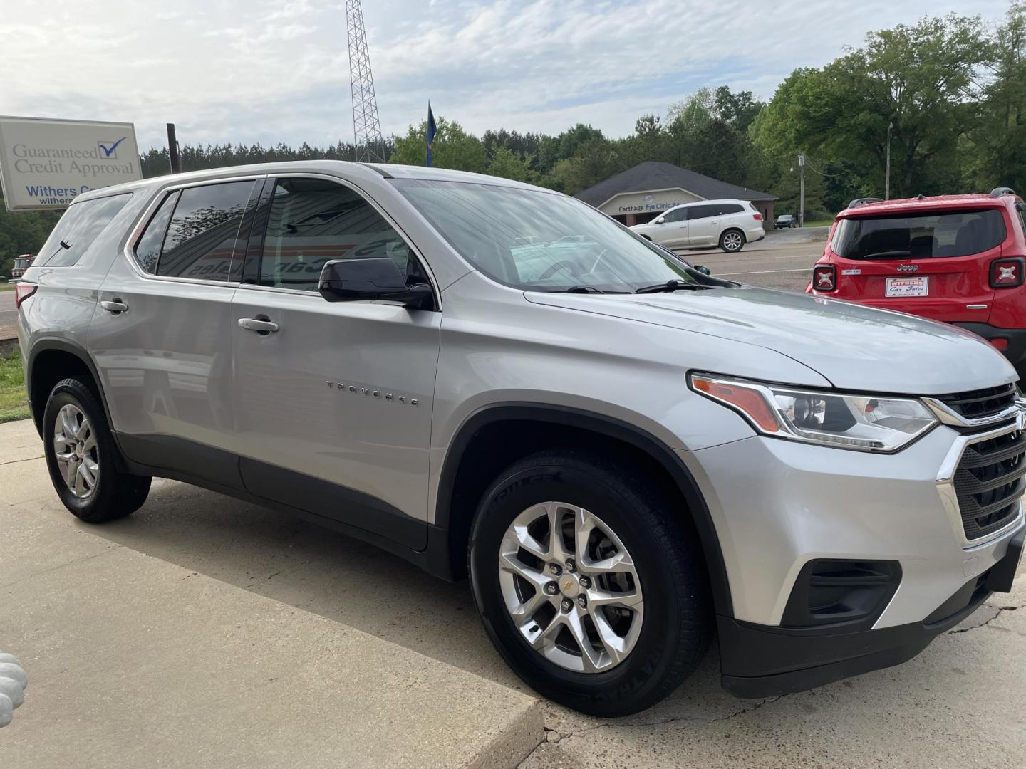 2019 SILVER /GRAY Chevrolet Traverse LS FL FWD (1GNERLKW4KJ) with an 3.6L V6 DOHC 24V engine, 9A transmission, located at 204 Hwy. 16 East, Carthage, MS, 39051, (601) 267-7277, 0.000000, 0.000000 - Photo#1