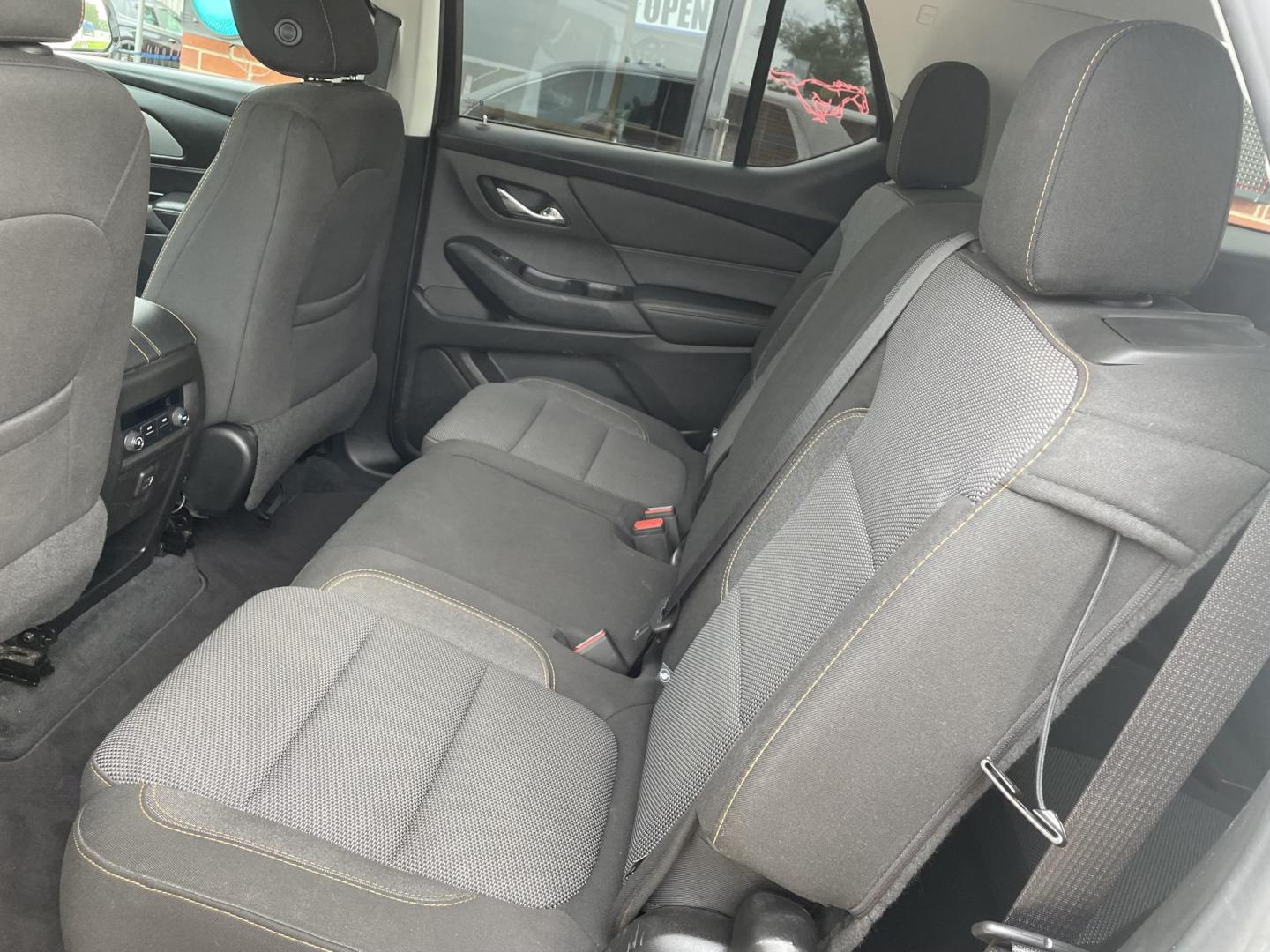 2019 SILVER /GRAY Chevrolet Traverse LS FL FWD (1GNERLKW4KJ) with an 3.6L V6 DOHC 24V engine, 9A transmission, located at 204 Hwy. 16 East, Carthage, MS, 39051, (601) 267-7277, 0.000000, 0.000000 - Photo#6