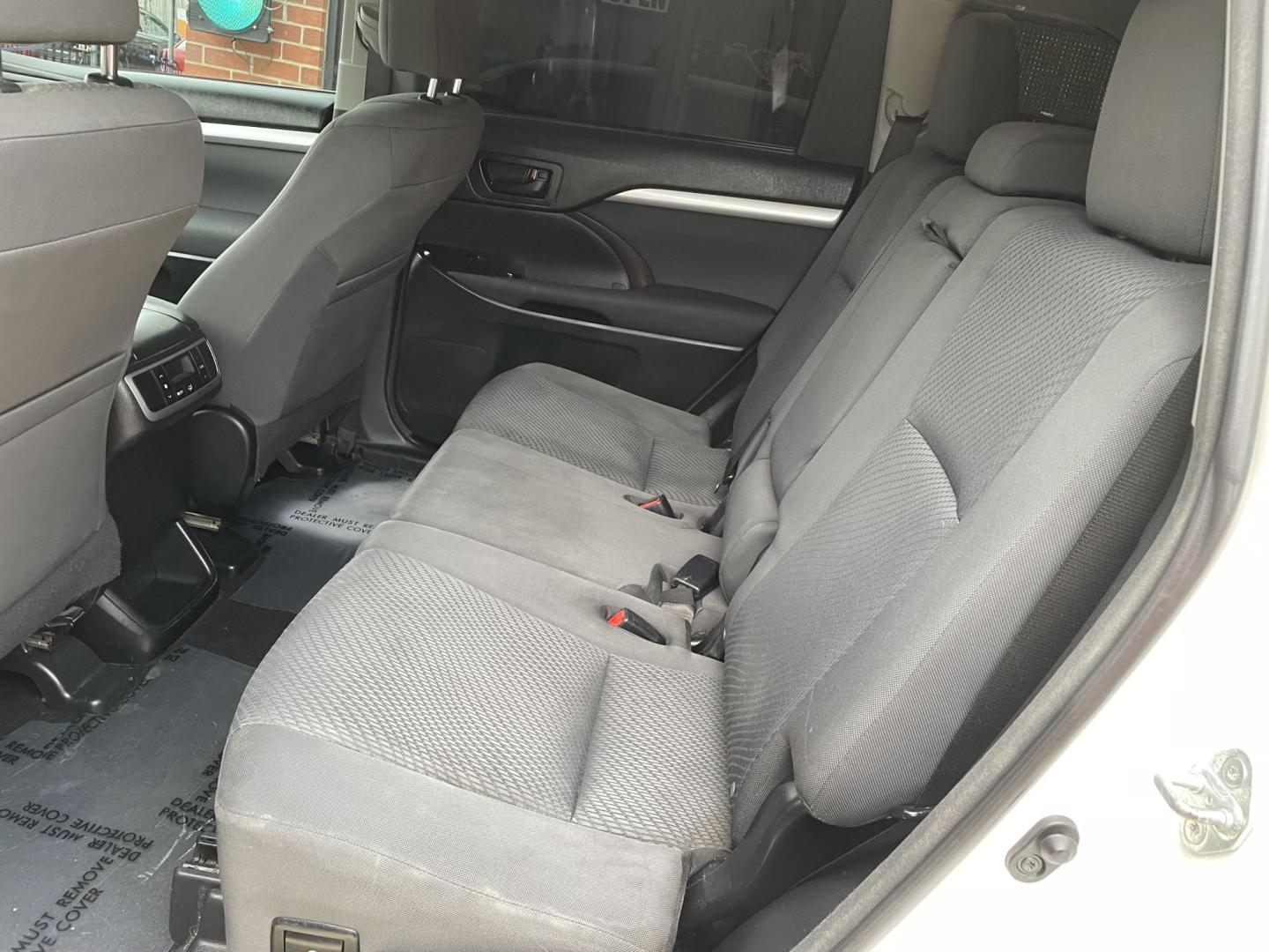 2015 White /Black Toyota Highlander LE FWD I4 (5TDZARFH4FS) with an 2.7L L4 DOHC 16V engine, 6-Speed Automatic transmission, located at 204 Hwy. 16 East, Carthage, MS, 39051, (601) 267-7277, 0.000000, 0.000000 - Photo#6