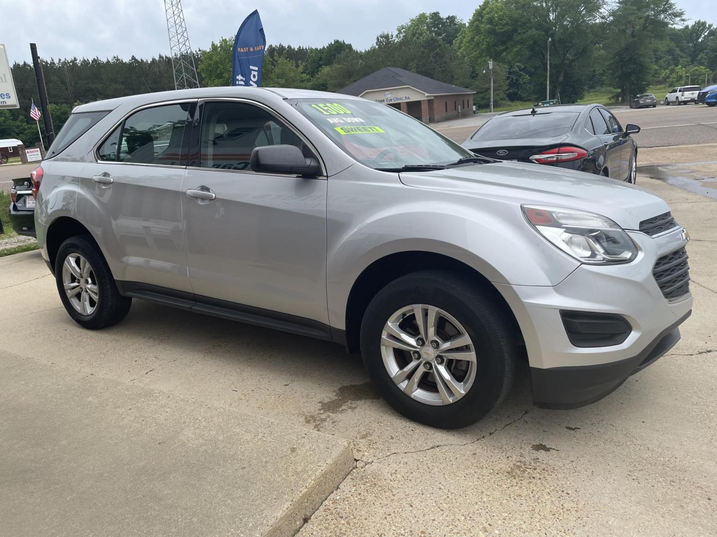 2016 Silver /Black Chevrolet Equinox LS 2WD (2GNALBEK7G1) with an 2.4L L4 DOHC 16V FFV engine, 6A transmission, located at 204 Hwy. 16 East, Carthage, MS, 39051, (601) 267-7277, 0.000000, 0.000000 - Photo#1