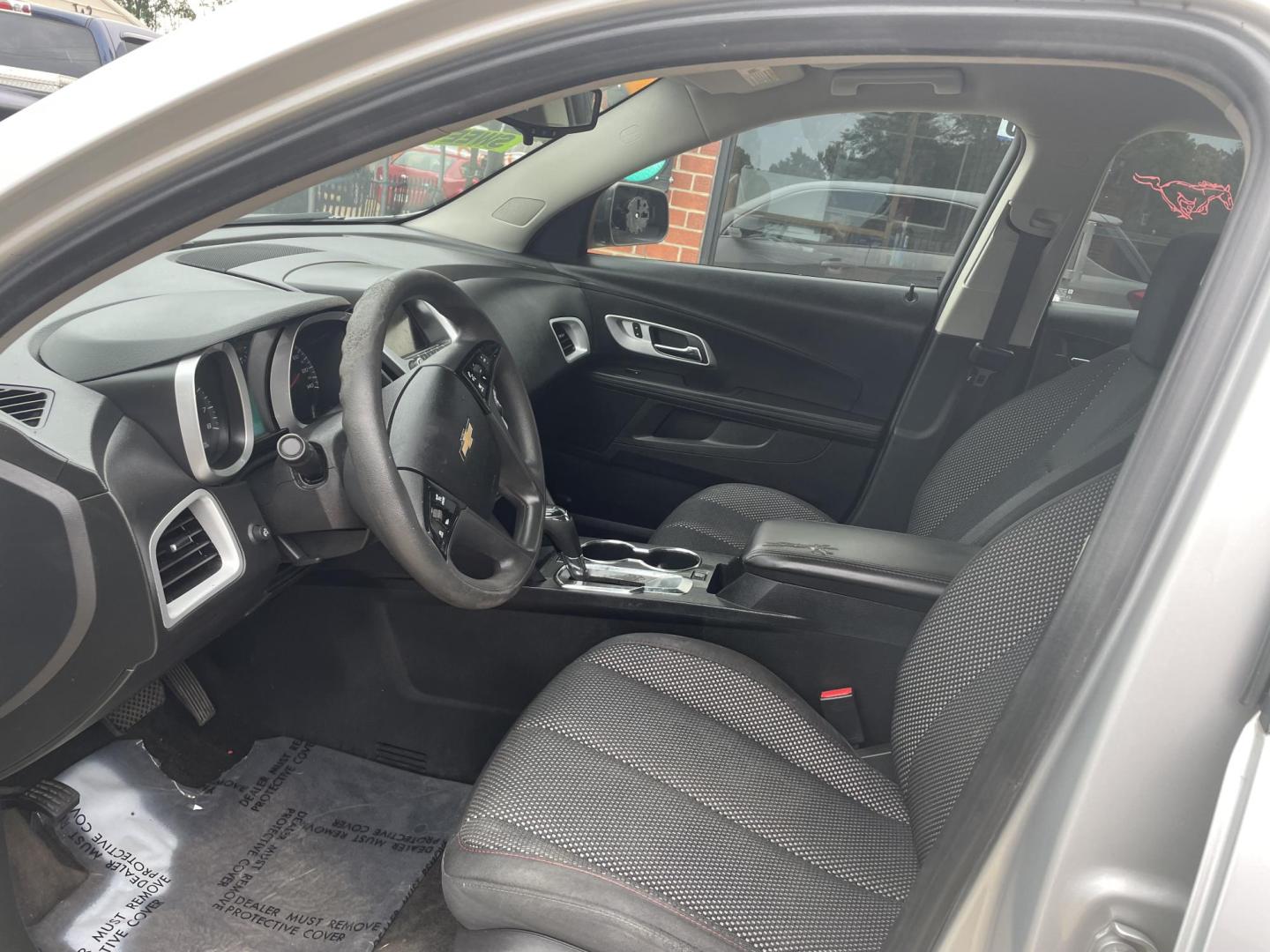 2016 Silver /Black Chevrolet Equinox LS 2WD (2GNALBEK7G1) with an 2.4L L4 DOHC 16V FFV engine, 6A transmission, located at 204 Hwy. 16 East, Carthage, MS, 39051, (601) 267-7277, 0.000000, 0.000000 - Photo#4