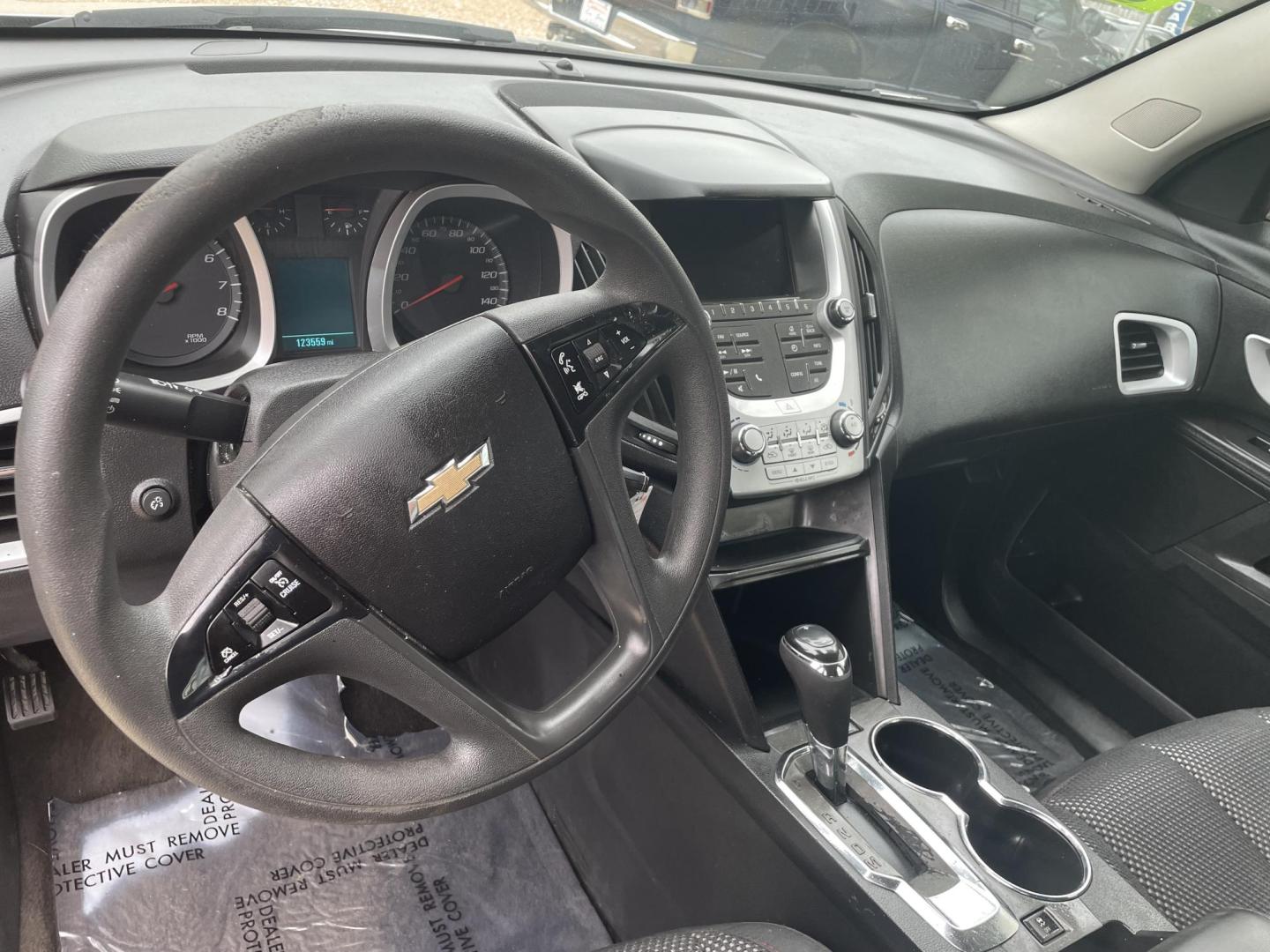 2016 Silver /Black Chevrolet Equinox LS 2WD (2GNALBEK7G1) with an 2.4L L4 DOHC 16V FFV engine, 6A transmission, located at 204 Hwy. 16 East, Carthage, MS, 39051, (601) 267-7277, 0.000000, 0.000000 - Photo#5