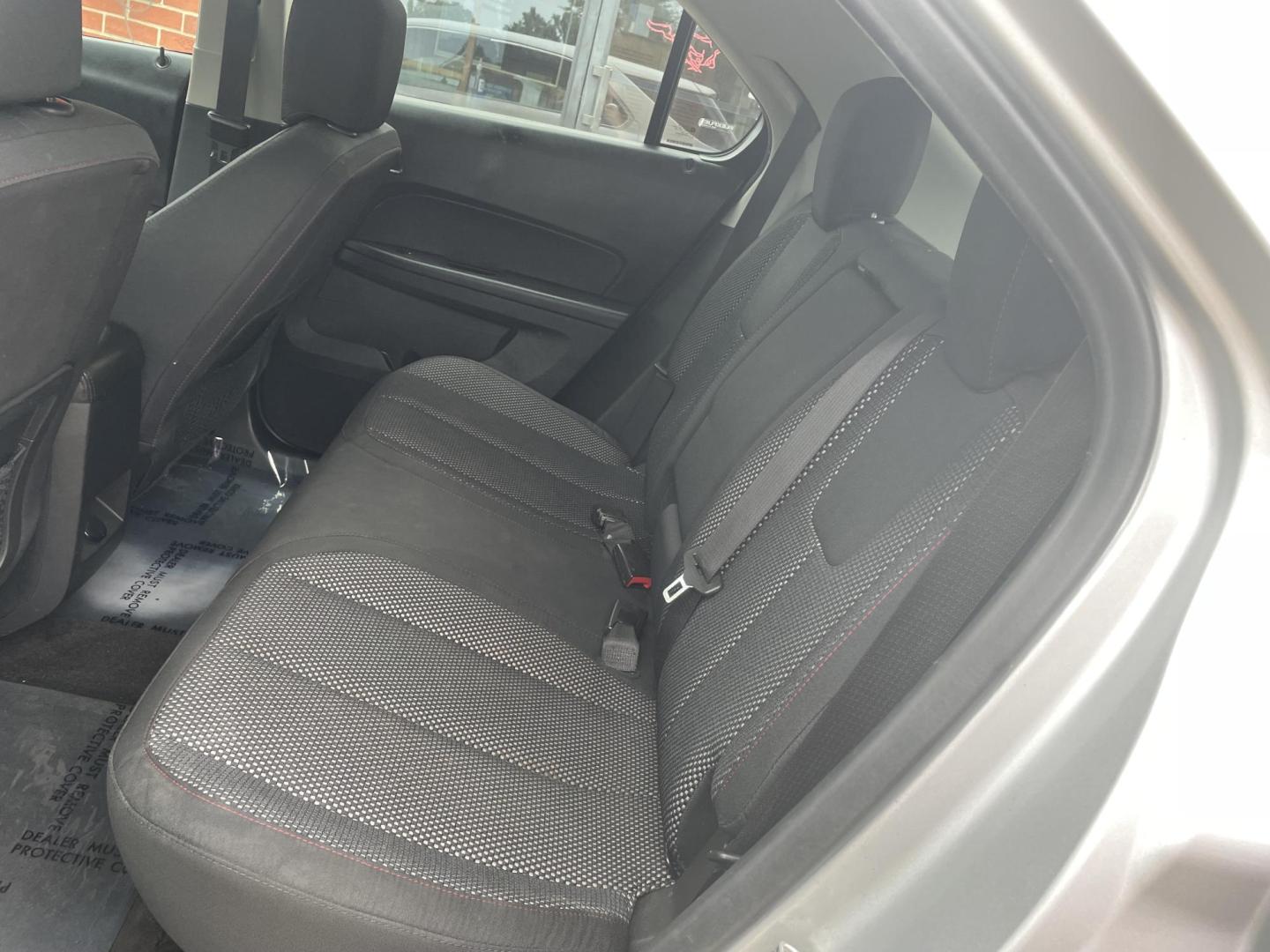 2016 Silver /Black Chevrolet Equinox LS 2WD (2GNALBEK7G1) with an 2.4L L4 DOHC 16V FFV engine, 6A transmission, located at 204 Hwy. 16 East, Carthage, MS, 39051, (601) 267-7277, 0.000000, 0.000000 - Photo#6
