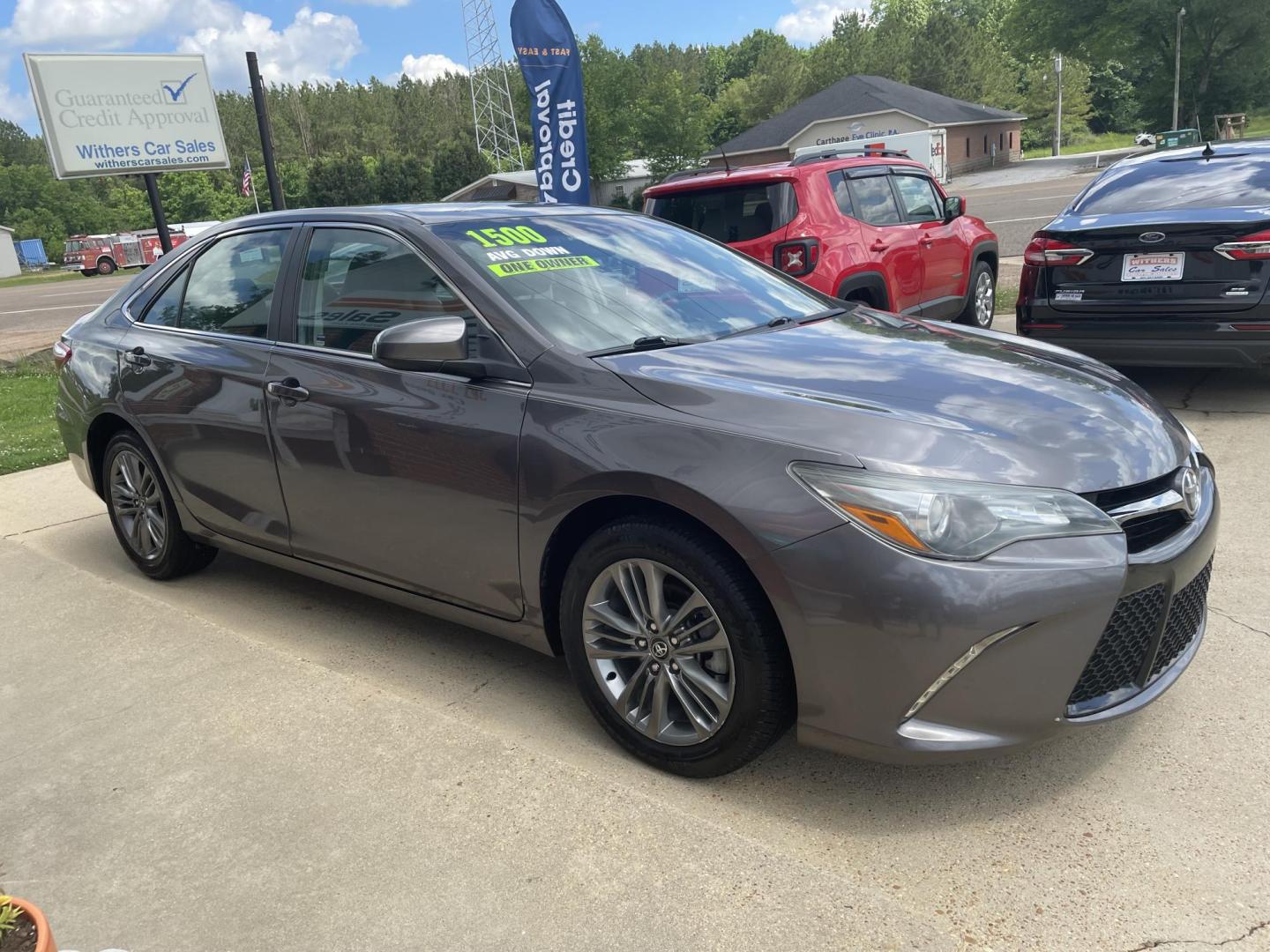 2017 Gray /Black Toyota Camry SE (4T1BF1FK9HU) with an 2.5L L4 DOHC 16V engine, 6A transmission, located at 204 Hwy. 16 East, Carthage, MS, 39051, (601) 267-7277, 0.000000, 0.000000 - Photo#1
