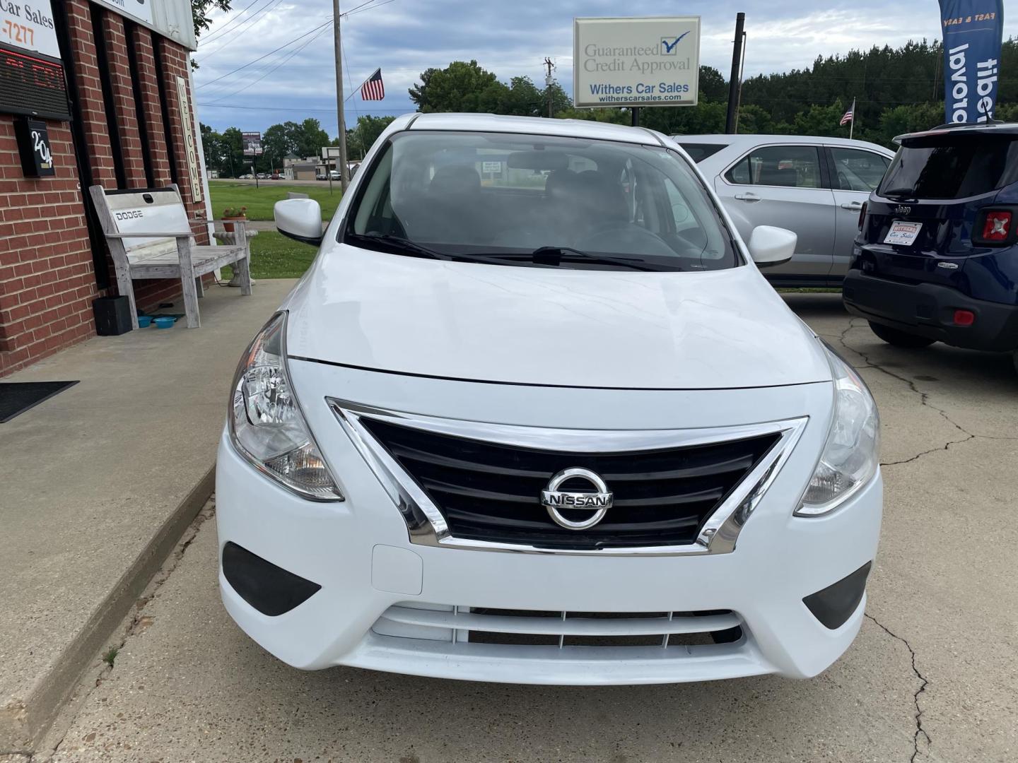 2017 White /Gray Nissan Versa 1.6 S 4A (3N1CN7AP5HL) with an 1.6L L4 DOHC 16V engine, 4A transmission, located at 204 Hwy. 16 East, Carthage, MS, 39051, (601) 267-7277, 0.000000, 0.000000 - Photo#2