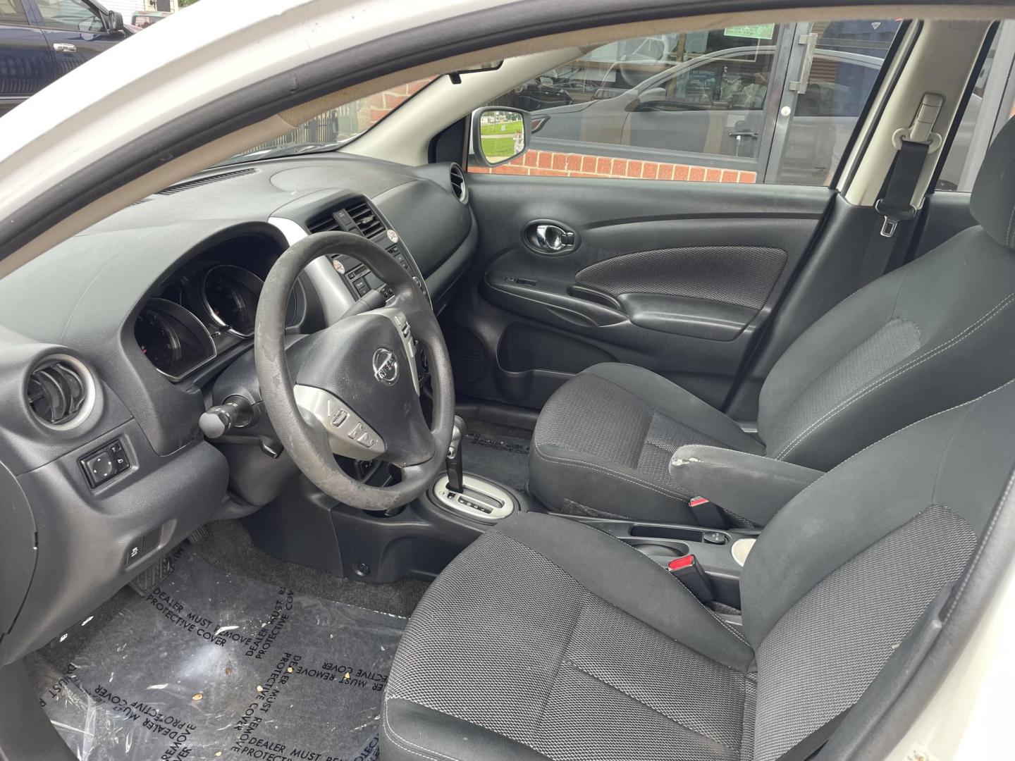 2017 White /Gray Nissan Versa 1.6 S 4A (3N1CN7AP5HL) with an 1.6L L4 DOHC 16V engine, 4A transmission, located at 204 Hwy. 16 East, Carthage, MS, 39051, (601) 267-7277, 0.000000, 0.000000 - Photo#4