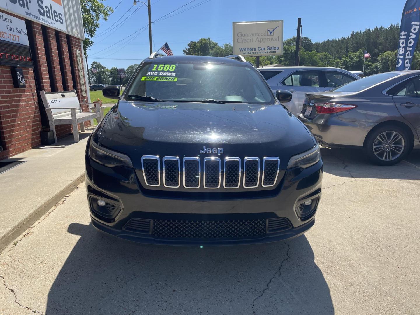 2019 Black /Black Jeep Cherokee Latitude FWD (1C4PJLCB6KD) with an 2.4L L4 DOHC 16V engine, 9A transmission, located at 204 Hwy. 16 East, Carthage, MS, 39051, (601) 267-7277, 0.000000, 0.000000 - Photo#2