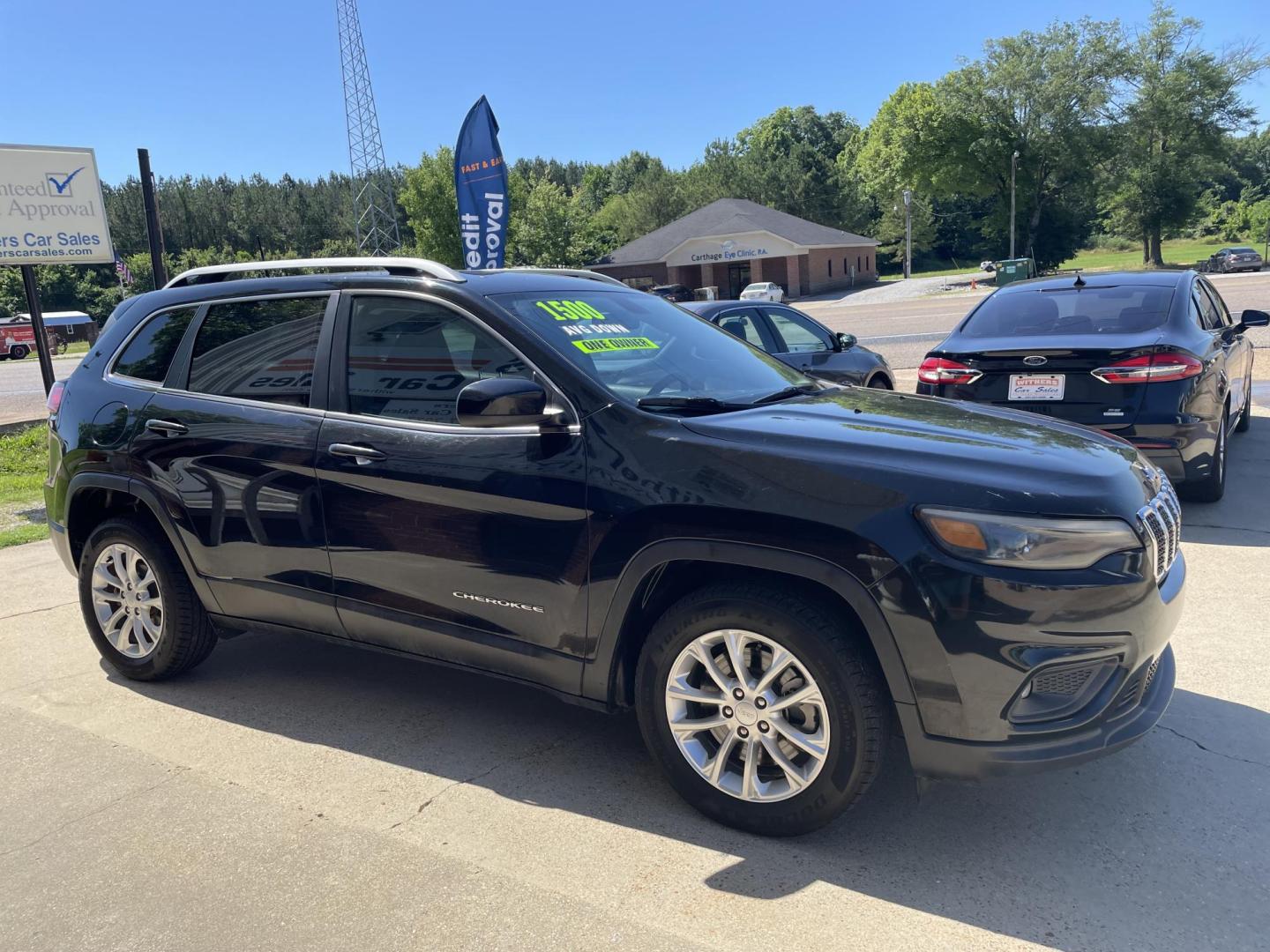 2019 Black /Black Jeep Cherokee Latitude FWD (1C4PJLCB6KD) with an 2.4L L4 DOHC 16V engine, 9A transmission, located at 204 Hwy. 16 East, Carthage, MS, 39051, (601) 267-7277, 0.000000, 0.000000 - Photo#1