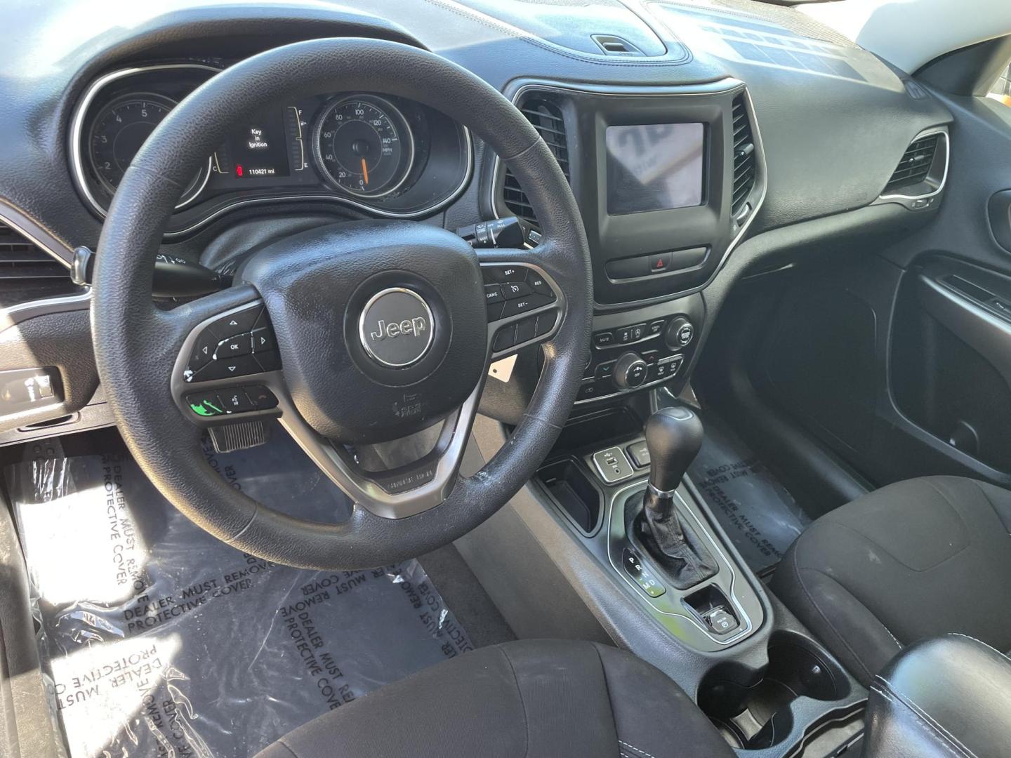 2019 Black /Black Jeep Cherokee Latitude FWD (1C4PJLCB6KD) with an 2.4L L4 DOHC 16V engine, 9A transmission, located at 204 Hwy. 16 East, Carthage, MS, 39051, (601) 267-7277, 0.000000, 0.000000 - Photo#5