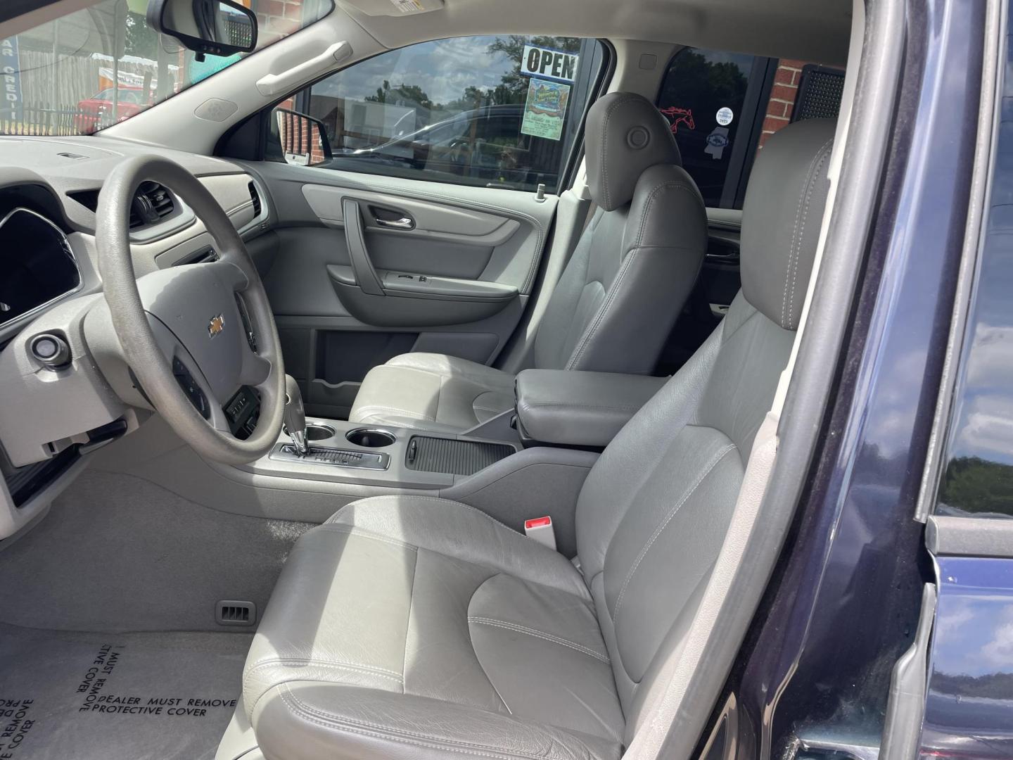 2017 Blue /Gray Chevrolet Traverse LS FWD (1GNKRFKD1HJ) with an 3.6L V6 DOHC 24V engine, 6A transmission, located at 204 Hwy. 16 East, Carthage, MS, 39051, (601) 267-7277, 0.000000, 0.000000 - Photo#4
