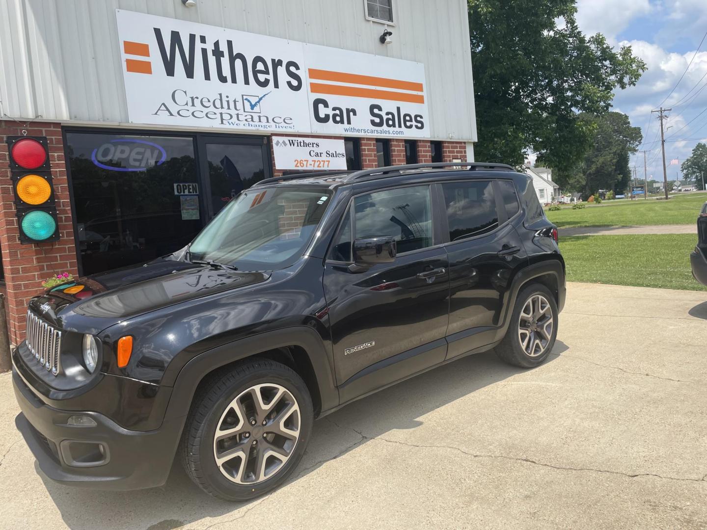 2016 Black /Black Jeep Renegade Latitude FWD (ZACCJABT7GP) with an 2.4L L4 DOHC 16V engine, 6M transmission, located at 204 Hwy. 16 East, Carthage, MS, 39051, (601) 267-7277, 0.000000, 0.000000 - Photo#0