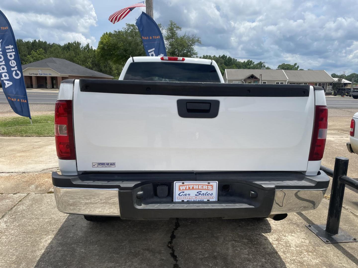 2014 White /Gray GMC Sierra 2500HD Work Truck Crew Cab 4WD (1GT12ZCG7EF) with an 6.0L V8 OHV 16V FFV engine, 6-Speed Automatic transmission, located at 204 Hwy. 16 East, Carthage, MS, 39051, (601) 267-7277, 0.000000, 0.000000 - Photo#3