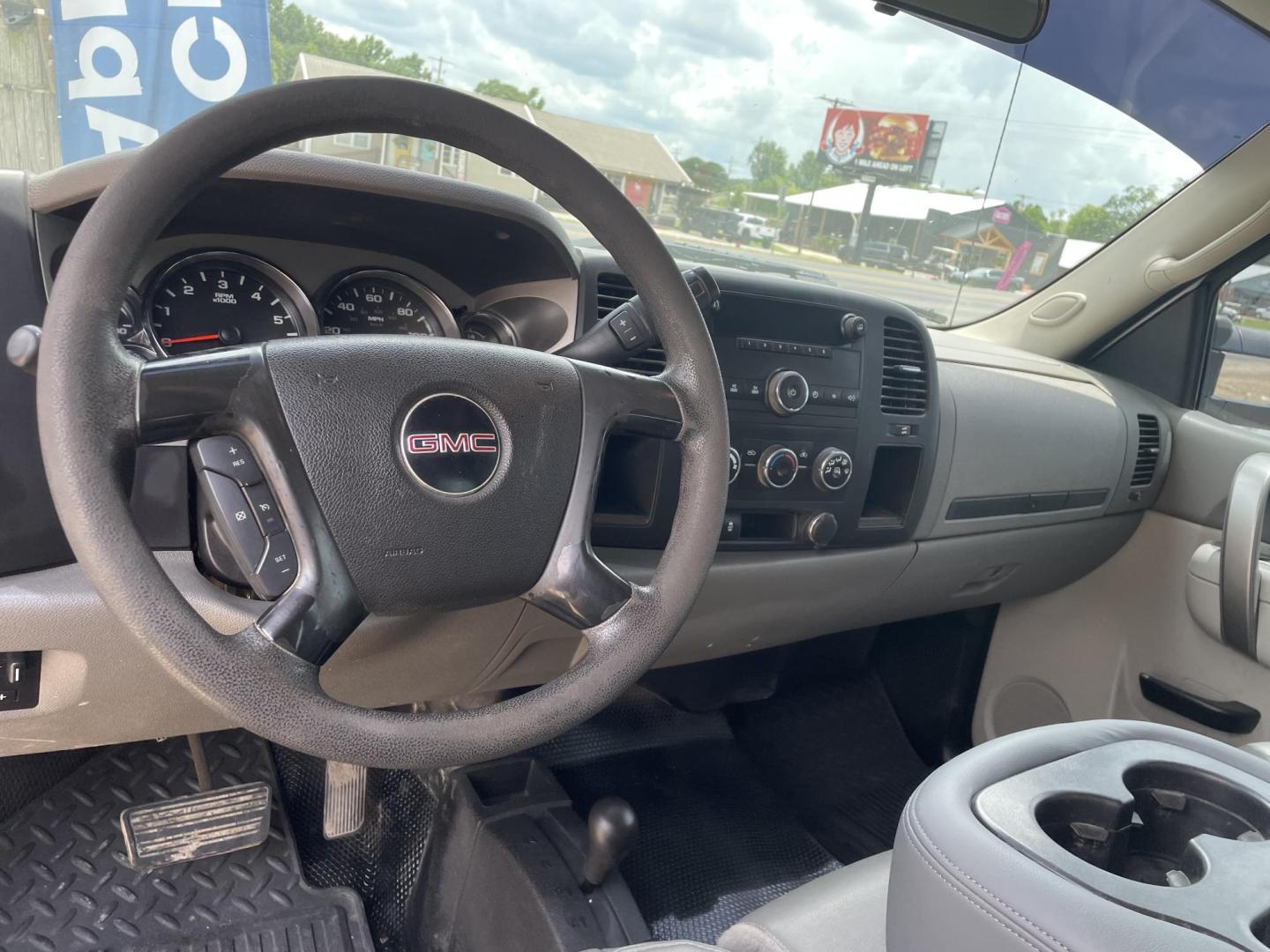 2014 White /Gray GMC Sierra 2500HD Work Truck Crew Cab 4WD (1GT12ZCG7EF) with an 6.0L V8 OHV 16V FFV engine, 6-Speed Automatic transmission, located at 204 Hwy. 16 East, Carthage, MS, 39051, (601) 267-7277, 0.000000, 0.000000 - Photo#4