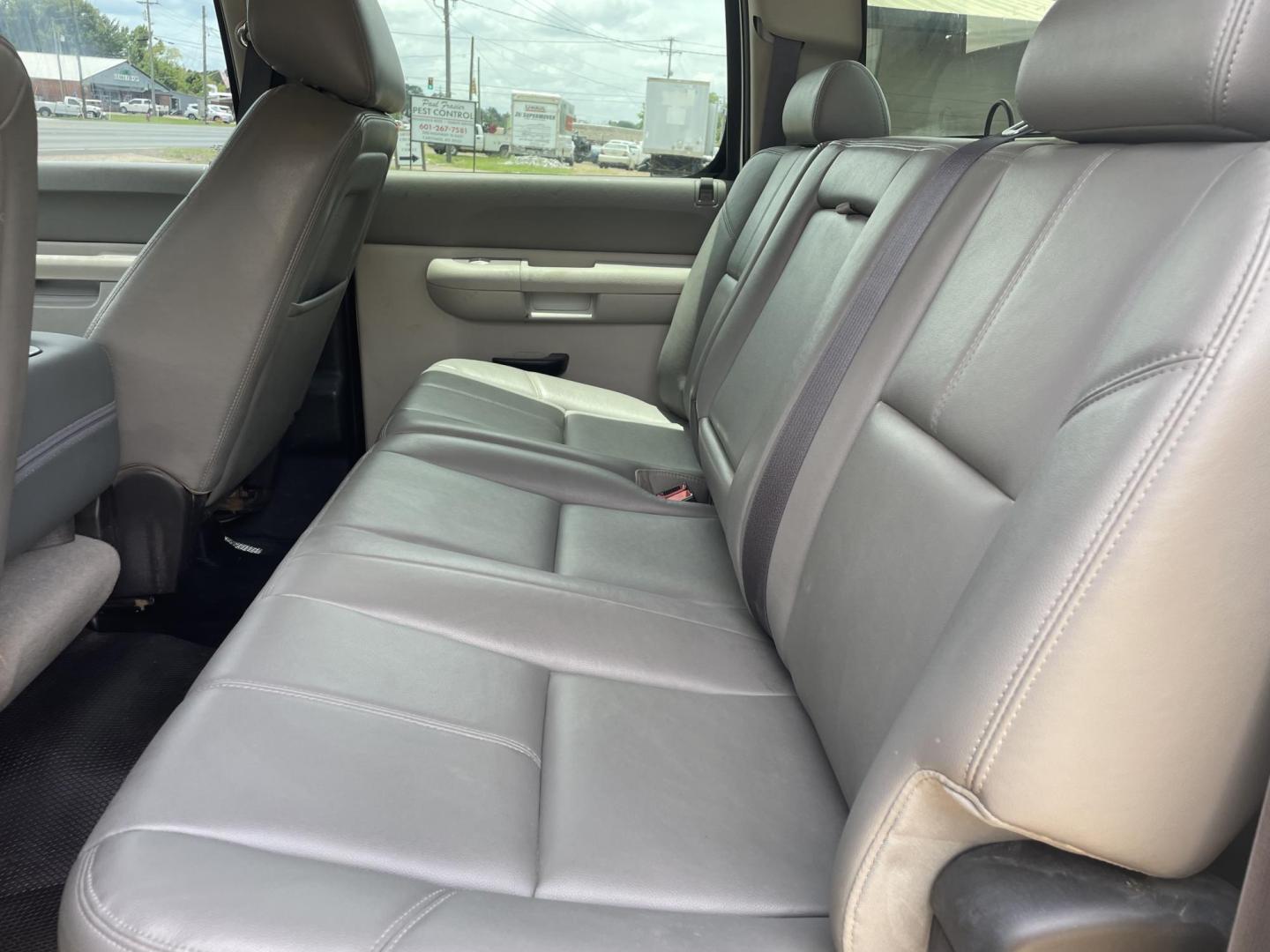 2014 White /Gray GMC Sierra 2500HD Work Truck Crew Cab 4WD (1GT12ZCG7EF) with an 6.0L V8 OHV 16V FFV engine, 6-Speed Automatic transmission, located at 204 Hwy. 16 East, Carthage, MS, 39051, (601) 267-7277, 0.000000, 0.000000 - Photo#5