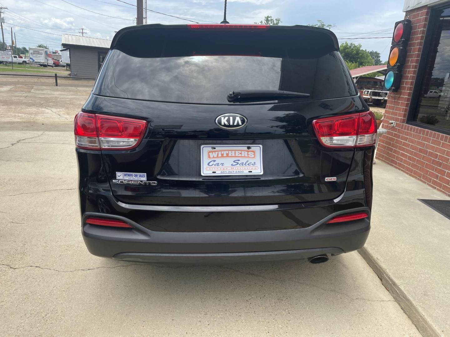 2016 Black /Black Kia Sorento LX 2WD (5XYPG4A31GG) with an 2.4L L4 DOHC 16V engine, 6-Speed Automatic transmission, located at 204 Hwy. 16 East, Carthage, MS, 39051, (601) 267-7277, 0.000000, 0.000000 - Photo#3