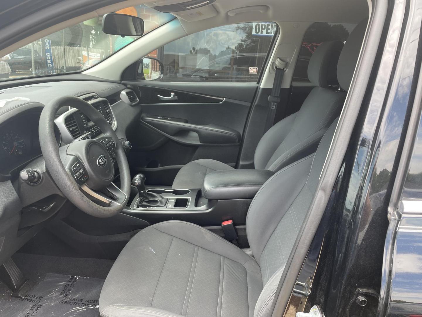 2016 Black /Black Kia Sorento LX 2WD (5XYPG4A31GG) with an 2.4L L4 DOHC 16V engine, 6-Speed Automatic transmission, located at 204 Hwy. 16 East, Carthage, MS, 39051, (601) 267-7277, 0.000000, 0.000000 - Photo#4