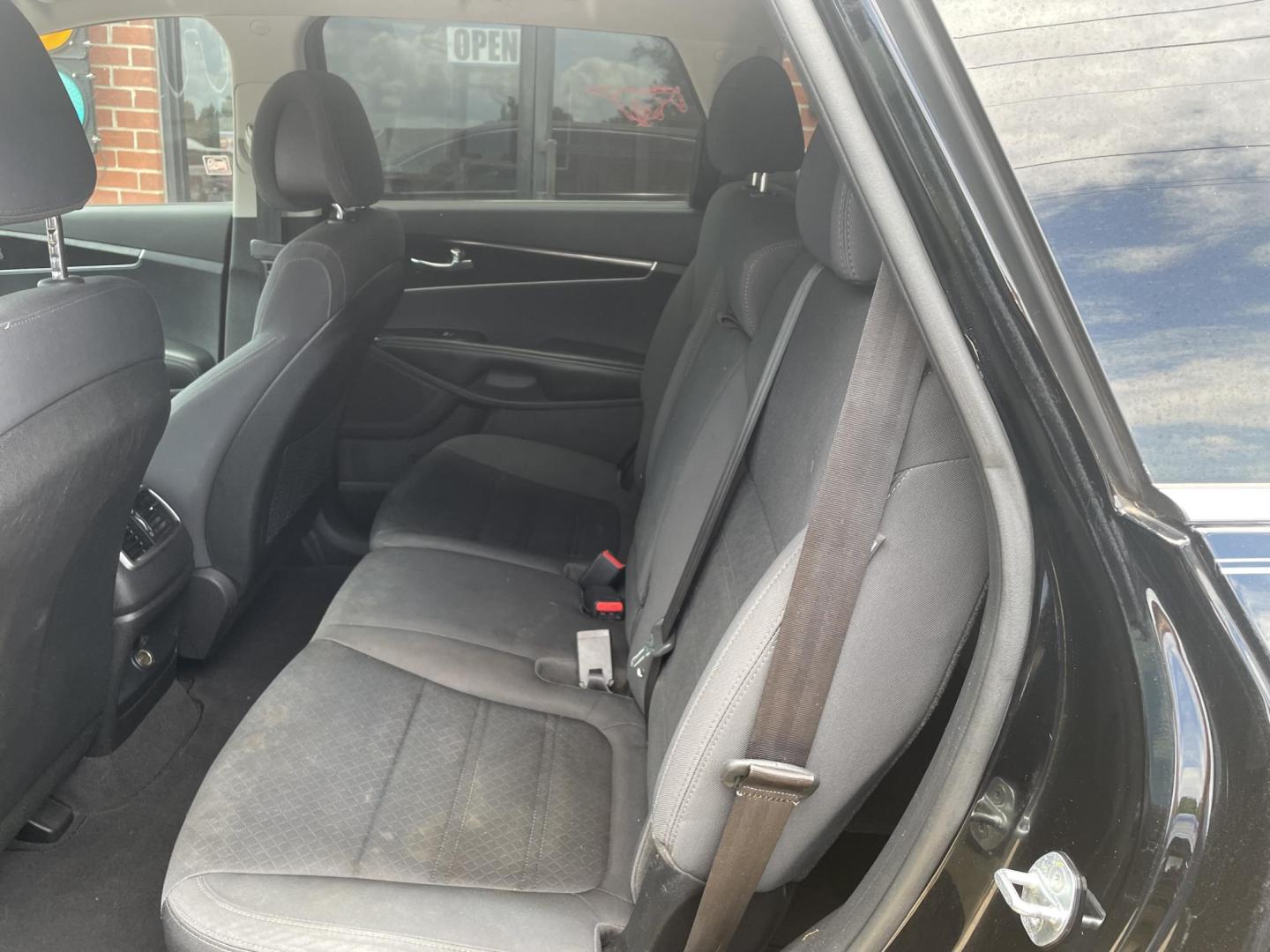 2016 Black /Black Kia Sorento LX 2WD (5XYPG4A31GG) with an 2.4L L4 DOHC 16V engine, 6-Speed Automatic transmission, located at 204 Hwy. 16 East, Carthage, MS, 39051, (601) 267-7277, 0.000000, 0.000000 - Photo#5
