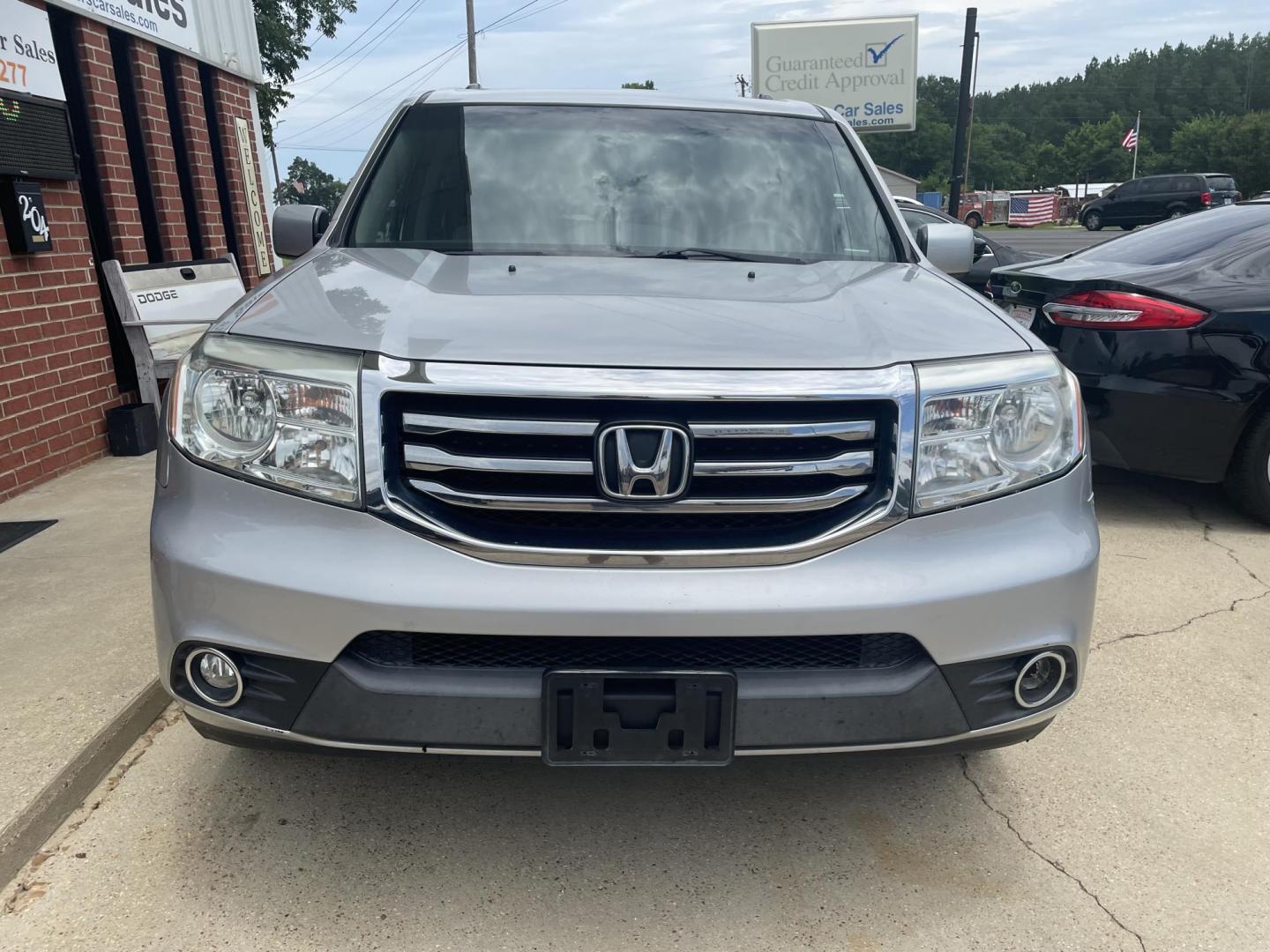 2015 Silver /Black Honda Pilot EX-L 2WD 5-Spd AT with DVD (5FNYF3H64FB) with an 3.5L V6 SOHC 24V engine, 5A transmission, located at 204 Hwy. 16 East, Carthage, MS, 39051, (601) 267-7277, 0.000000, 0.000000 - Photo#2