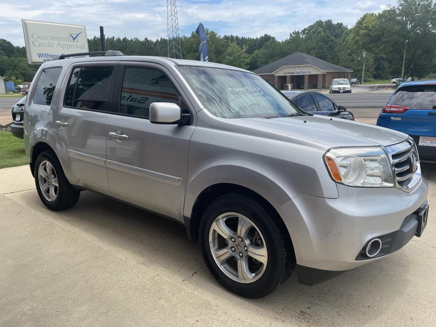 2015 Silver /Black Honda Pilot EX-L 2WD 5-Spd AT with DVD (5FNYF3H64FB) with an 3.5L V6 SOHC 24V engine, 5A transmission, located at 204 Hwy. 16 East, Carthage, MS, 39051, (601) 267-7277, 0.000000, 0.000000 - Photo#1