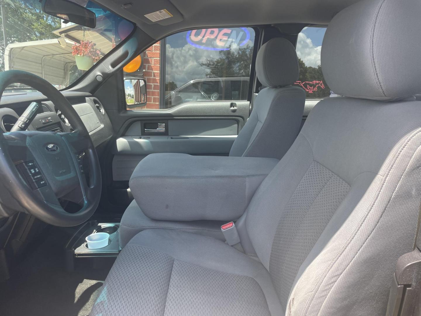 2013 Gray /Gray Ford F-150 Lariat SuperCab 6.5-ft. Bed 4WD (1FTFX1EF1DK) with an 5.0L V8 engine, 6-Speed Automatic transmission, located at 204 Hwy. 16 East, Carthage, MS, 39051, (601) 267-7277, 0.000000, 0.000000 - Photo#2