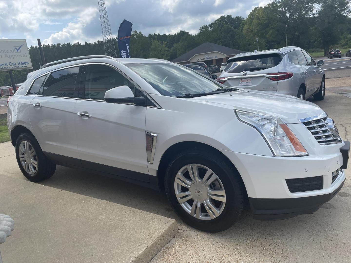 2016 White /Beige Cadillac SRX Luxury Collection FWD (3GYFNBE38GS) with an 3.6L V6 DOHC 24V FFV engine, 6A transmission, located at 204 Hwy. 16 East, Carthage, MS, 39051, (601) 267-7277, 0.000000, 0.000000 - Photo#1