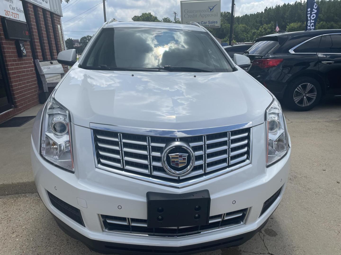 2016 White /Beige Cadillac SRX Luxury Collection FWD (3GYFNBE38GS) with an 3.6L V6 DOHC 24V FFV engine, 6A transmission, located at 204 Hwy. 16 East, Carthage, MS, 39051, (601) 267-7277, 0.000000, 0.000000 - Photo#2