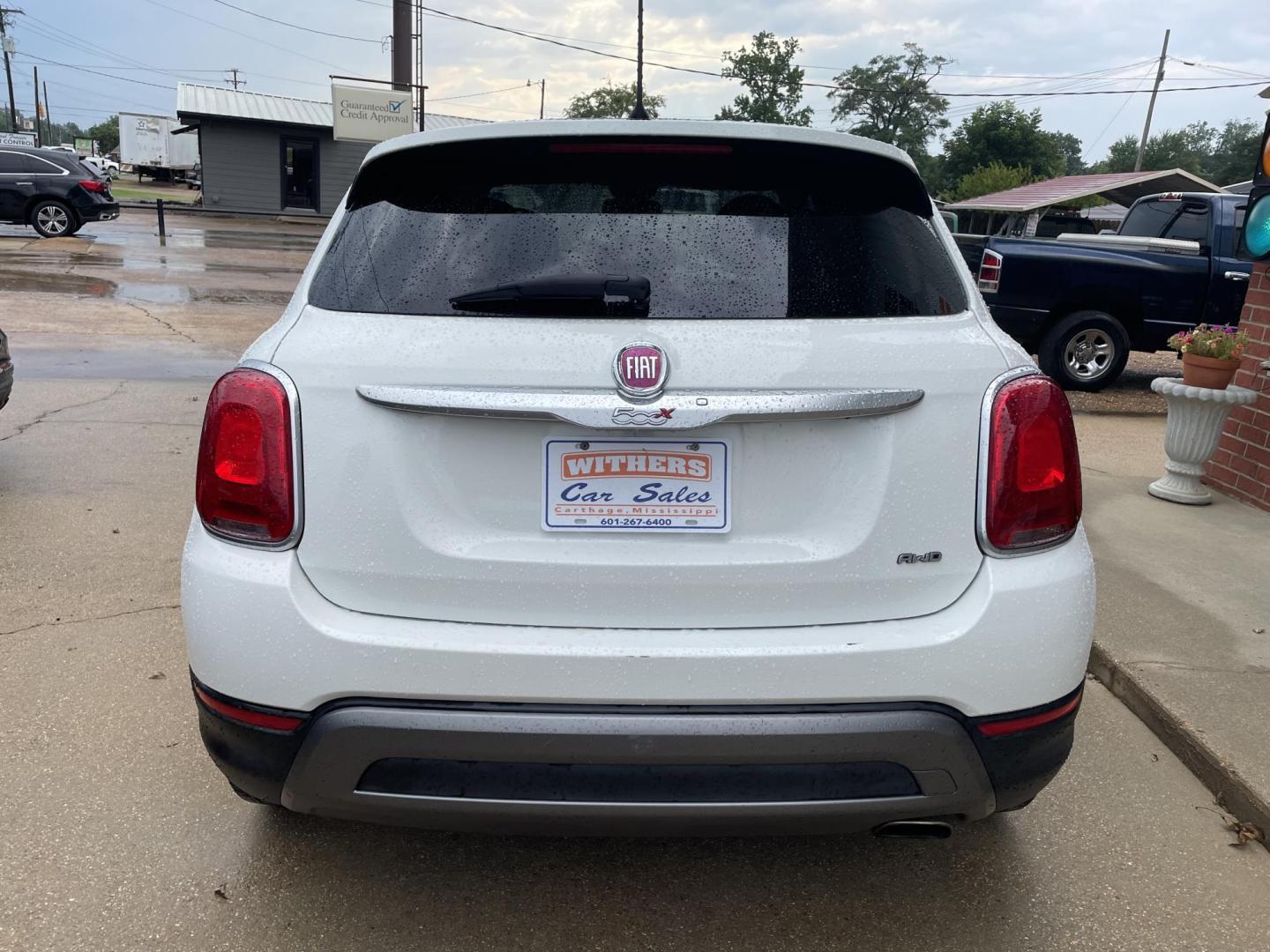 2017 White /Brown Fiat 500x Lounge AWD (ZFBCFYCB0HP) with an 2.4L L4 engine, 9A transmission, located at 204 Hwy. 16 East, Carthage, MS, 39051, (601) 267-7277, 0.000000, 0.000000 - Photo#3