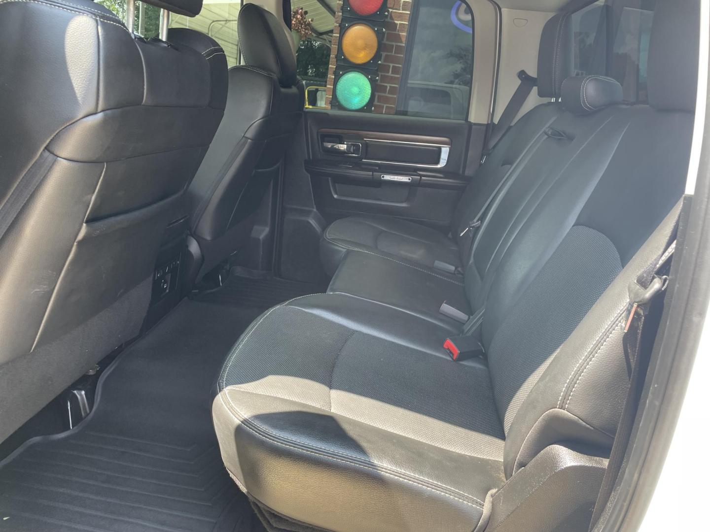 2013 White /Black RAM 1500 Laramie Crew Cab SWB 2WD (1C6RR6NT1DS) with an 5.7L V8 OHV 16V engine, 6-Speed Automatic transmission, located at 204 Hwy. 16 East, Carthage, MS, 39051, (601) 267-7277, 0.000000, 0.000000 - Photo#6