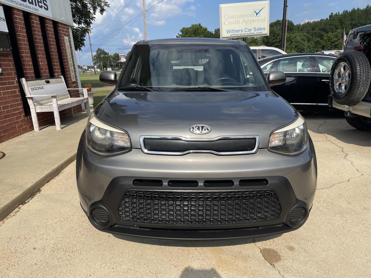 2014 Silver /Black Kia Soul Base (KNDJN2A20E7) with an 1.6L L4 DOHC 16V engine, located at 204 Hwy. 16 East, Carthage, MS, 39051, (601) 267-7277, 0.000000, 0.000000 - Photo#2