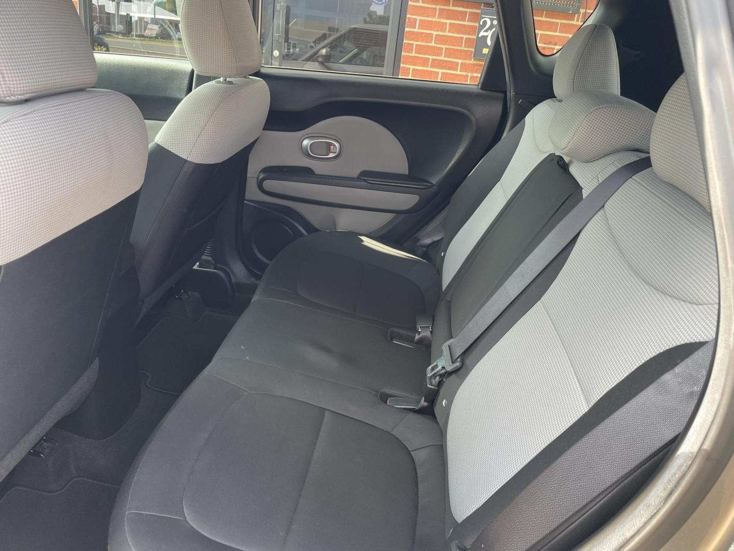 2014 Silver /Black Kia Soul Base (KNDJN2A20E7) with an 1.6L L4 DOHC 16V engine, located at 204 Hwy. 16 East, Carthage, MS, 39051, (601) 267-7277, 0.000000, 0.000000 - Photo#6