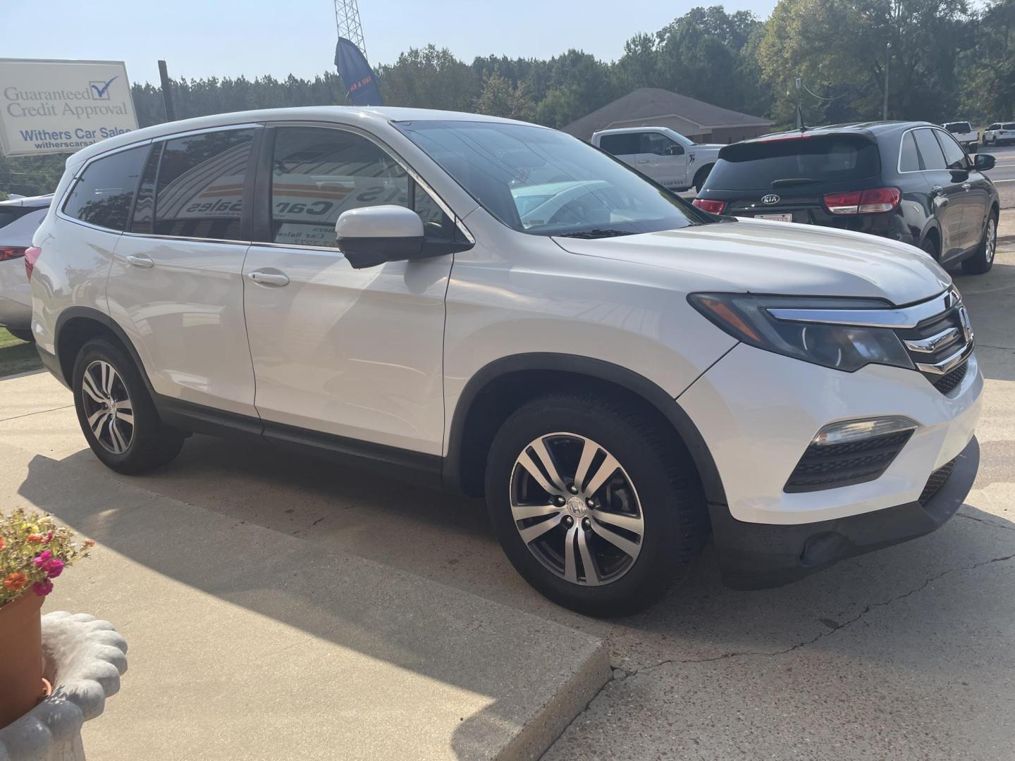 2018 White /Beige Honda Pilot EX 2WD (5FNYF5H37JB) with an 3.5L V6 SOHC 24V engine, 6A transmission, located at 204 Hwy. 16 East, Carthage, MS, 39051, (601) 267-7277, 0.000000, 0.000000 - Photo#1