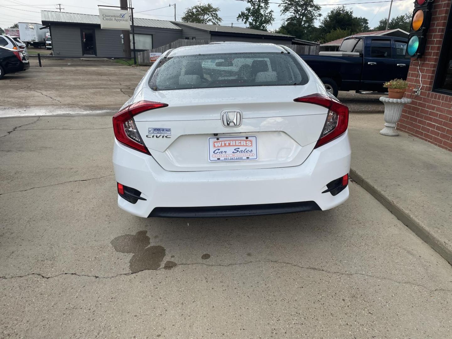 2018 White /Black Honda Civic LX Sedan CVT (2HGFC2F54JH) with an 2.0L L4 DOHC 16V engine, CVT transmission, located at 204 Hwy. 16 East, Carthage, MS, 39051, (601) 267-7277, 0.000000, 0.000000 - Photo#3