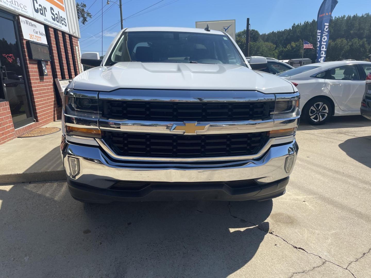 2017 White /Black Chevrolet Silverado 1500 LT Double Cab 2WD (1GCRCREC5HZ) with an 5.3L V8 OHV 16V engine, 6A transmission, located at 204 Hwy. 16 East, Carthage, MS, 39051, (601) 267-7277, 0.000000, 0.000000 - Photo#2
