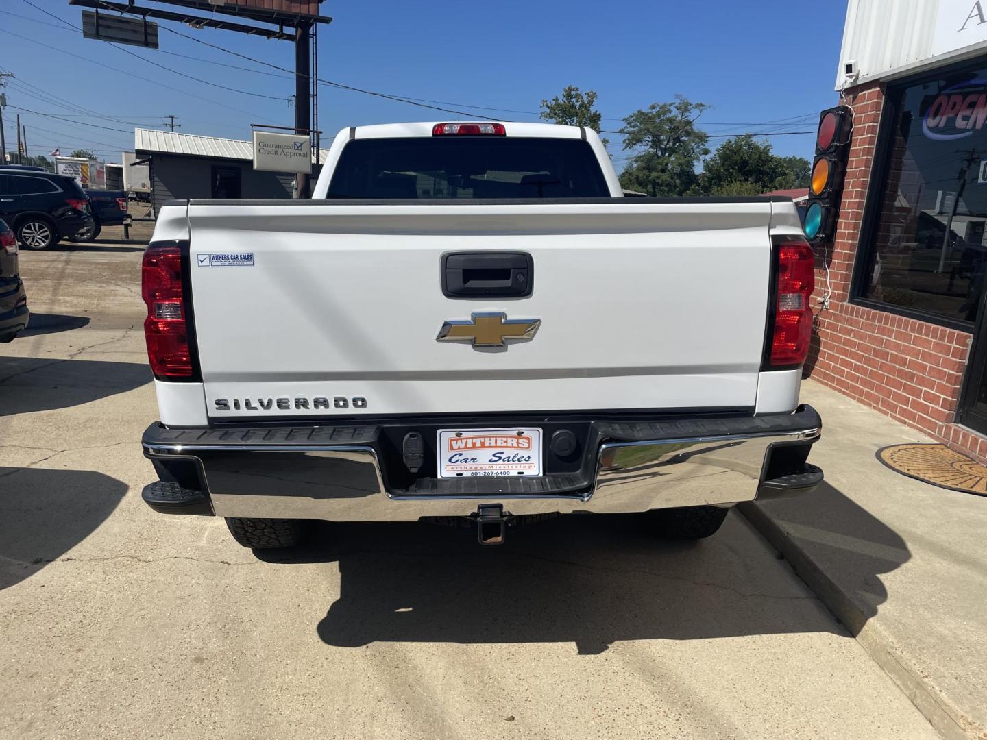 2017 White /Black Chevrolet Silverado 1500 LT Double Cab 2WD (1GCRCREC5HZ) with an 5.3L V8 OHV 16V engine, 6A transmission, located at 204 Hwy. 16 East, Carthage, MS, 39051, (601) 267-7277, 0.000000, 0.000000 - Photo#3