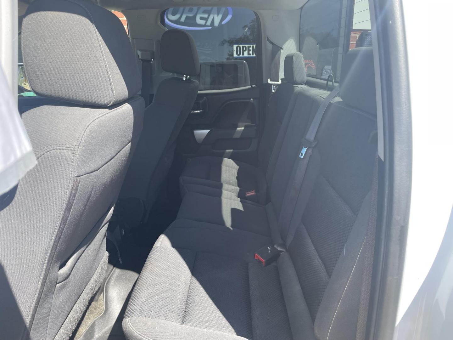 2017 White /Black Chevrolet Silverado 1500 LT Double Cab 2WD (1GCRCREC5HZ) with an 5.3L V8 OHV 16V engine, 6A transmission, located at 204 Hwy. 16 East, Carthage, MS, 39051, (601) 267-7277, 0.000000, 0.000000 - Photo#6