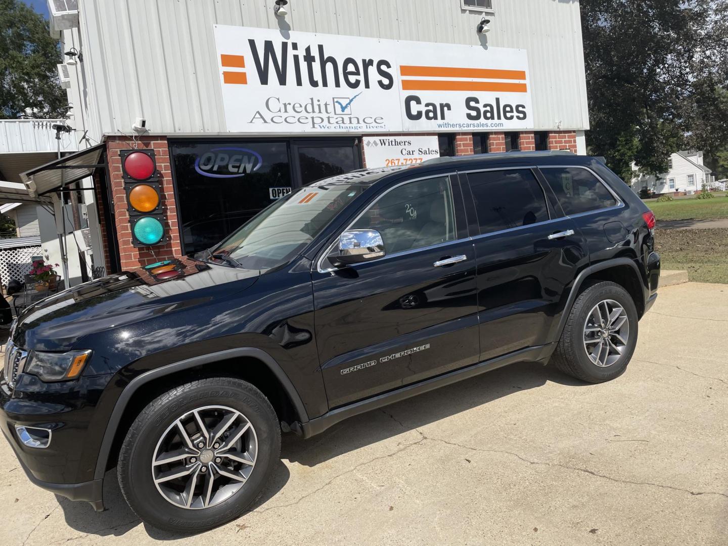 2018 Black /TAN Jeep Grand Cherokee Limited 2WD (1C4RJEBG8JC) with an 3.6L V6 DOHC 24V engine, 8A transmission, located at 204 Hwy. 16 East, Carthage, MS, 39051, (601) 267-7277, 0.000000, 0.000000 - Photo#0
